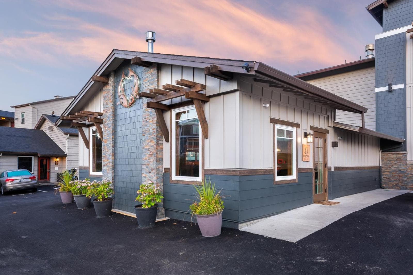 The Coho Oceanfront Lodge interior in Lincoln City, OR — gallery photo 2