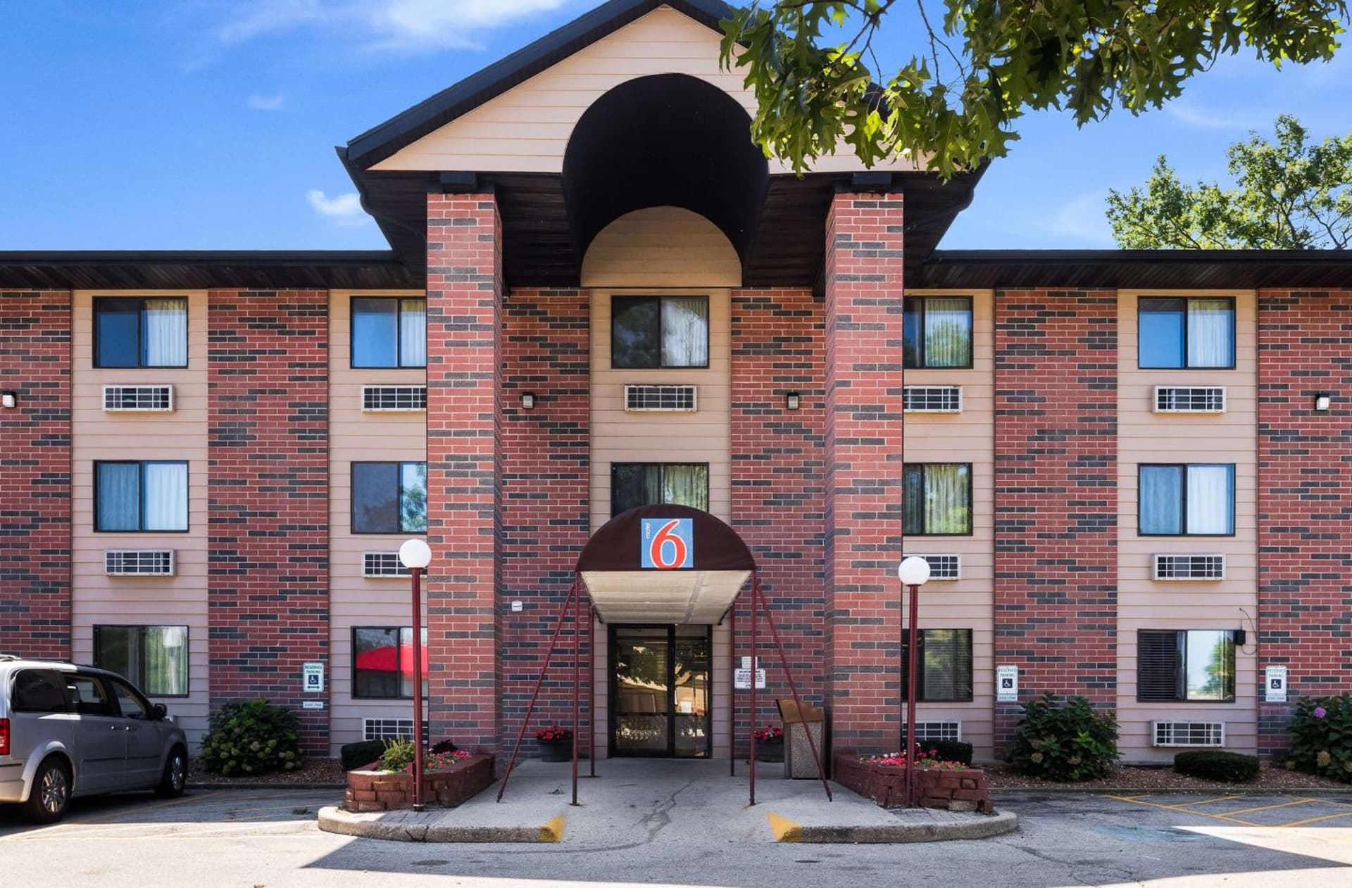 Motel 6-Prospect Heights, IL featured exterior or lobby in Prospect Heights, IL — similar hotel