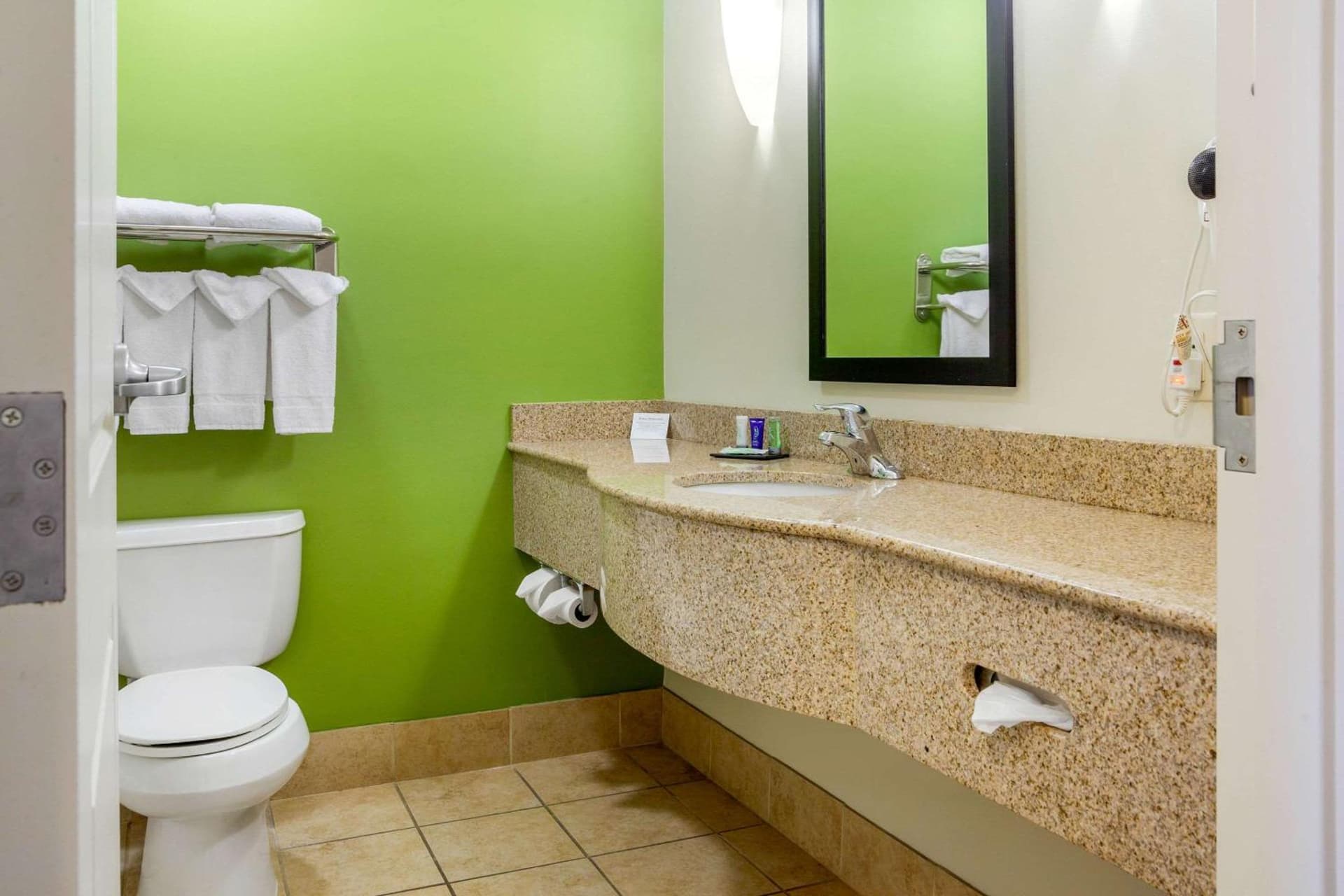 Sleep Inn & Suites Milwaukee Airport gallery photo in Milwaukee, WI — image 19