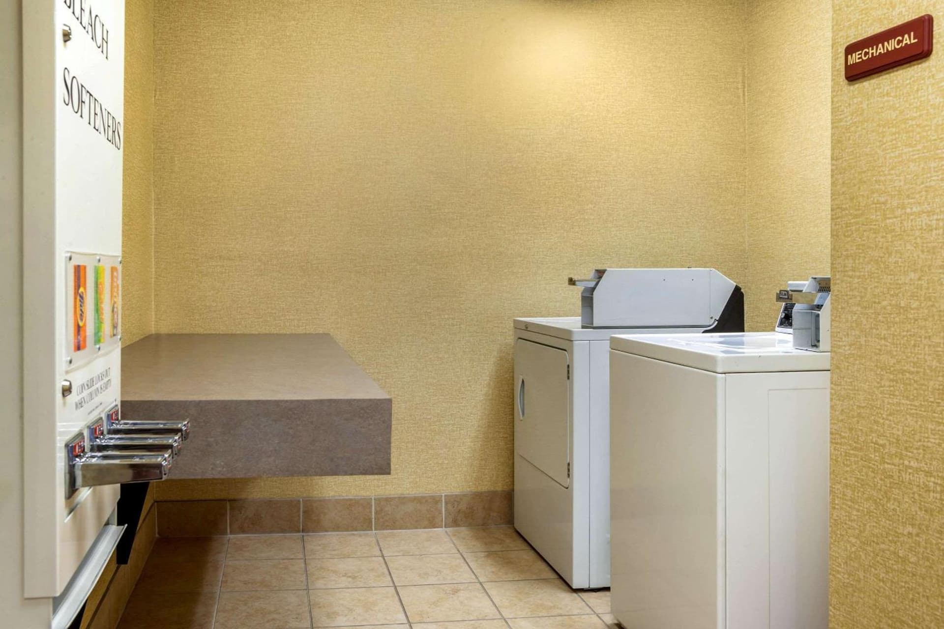 Sleep Inn & Suites Milwaukee Airport interior in Milwaukee, WI — gallery photo 2