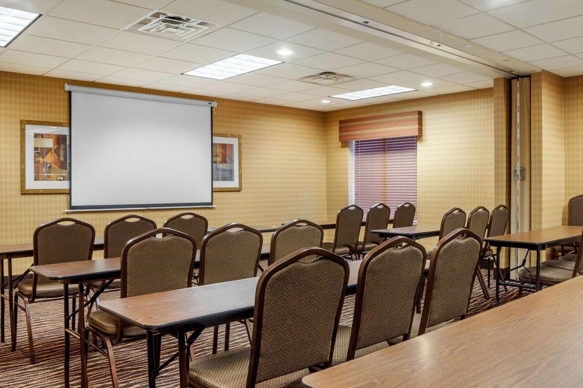 Sleep Inn & Suites Milwaukee Airport gallery photo in Milwaukee, WI — image 30