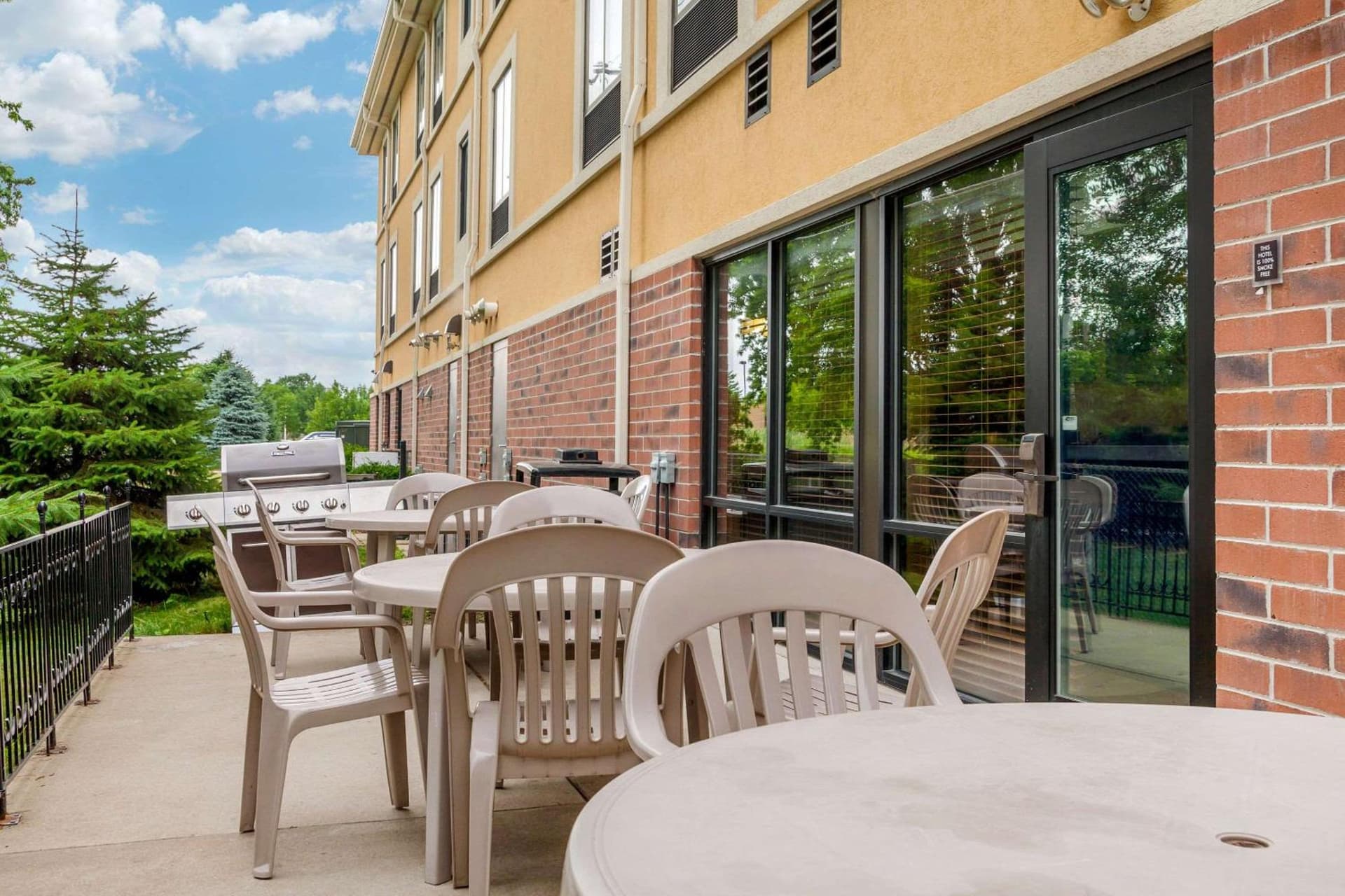 Sleep Inn & Suites Milwaukee Airport gallery photo in Milwaukee, WI — image 16