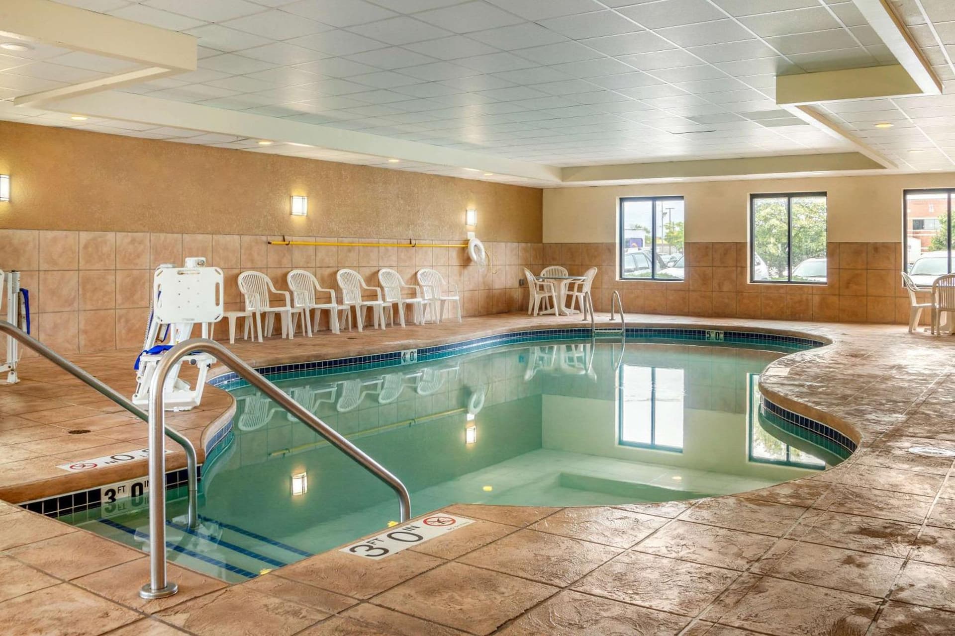 Sleep Inn & Suites Milwaukee Airport gallery photo in Milwaukee, WI — image 9