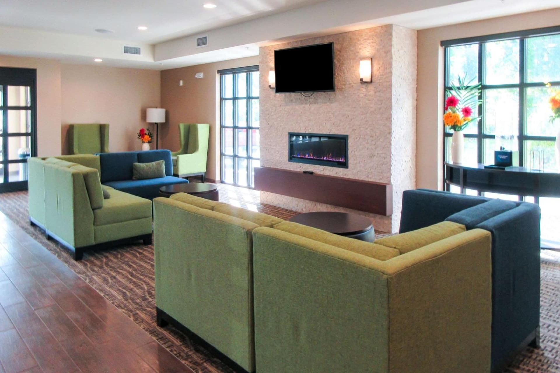 Comfort Inn & Suites Gap Amish Country interior in Gap, PA — gallery photo 2