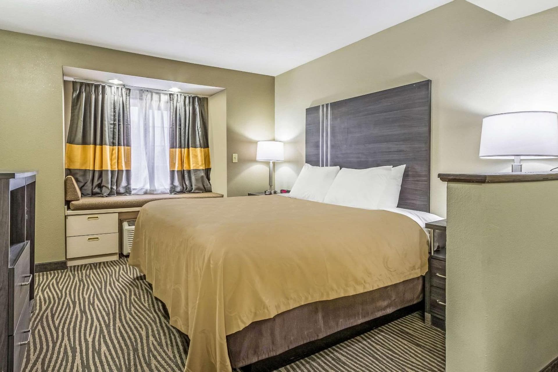 Quality Inn & Suites North Lima - Boardman gallery photo in North Lima, OH — image 5