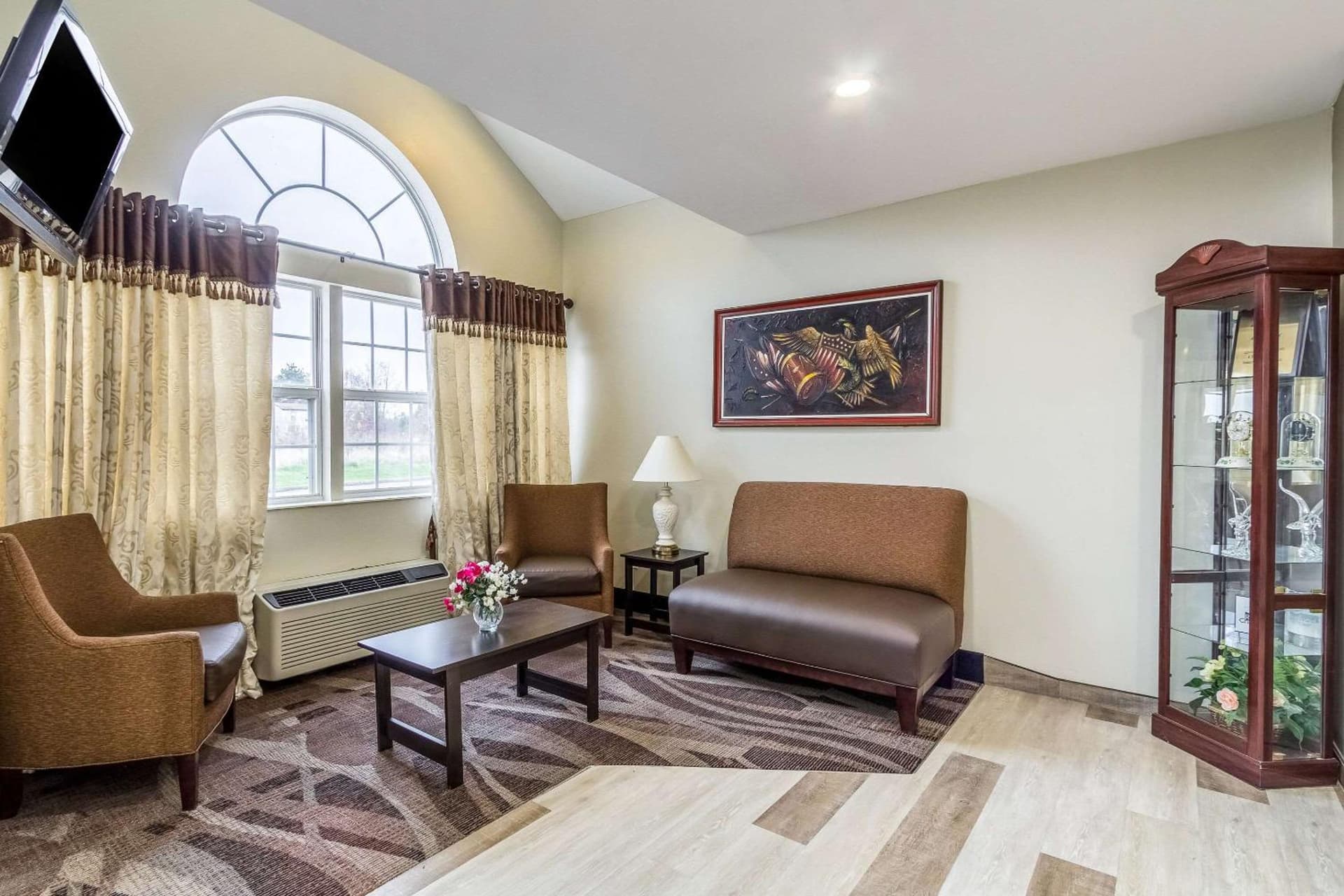 Quality Inn & Suites North Lima - Boardman gallery photo in North Lima, OH — image 31