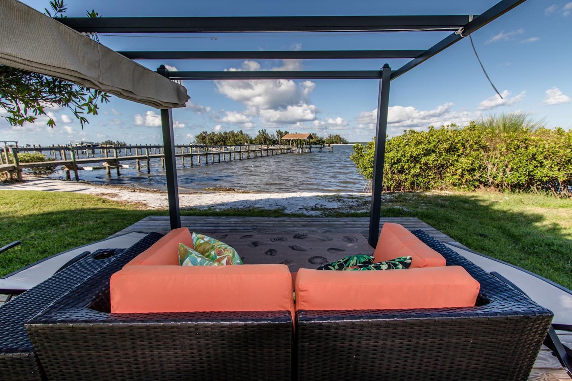 Island View Cottages Sebastian interior in Sebastian, FL — gallery photo 2