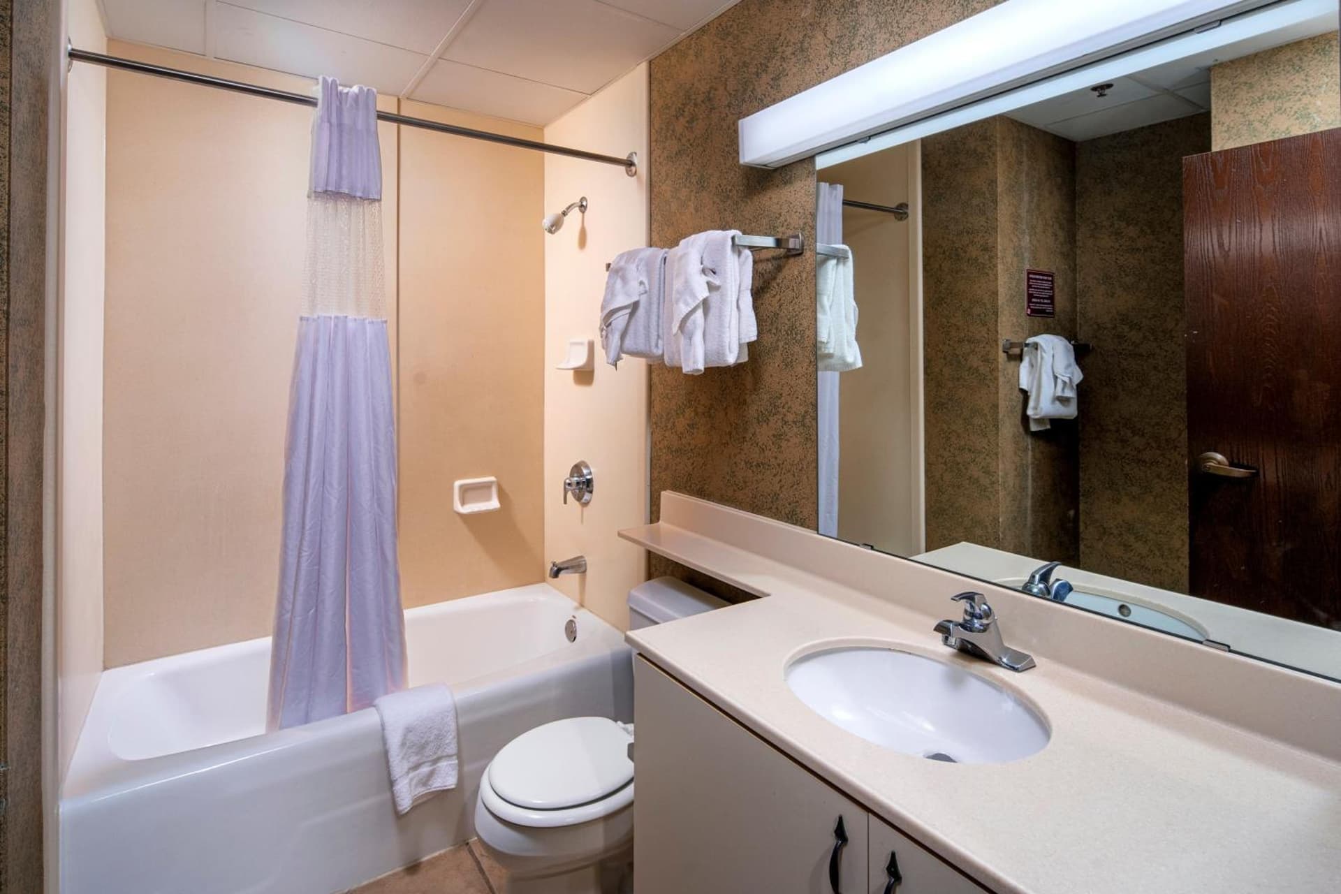 The Suites Hotel at Waterfront Plaza gallery photo in Duluth, MN — image 24