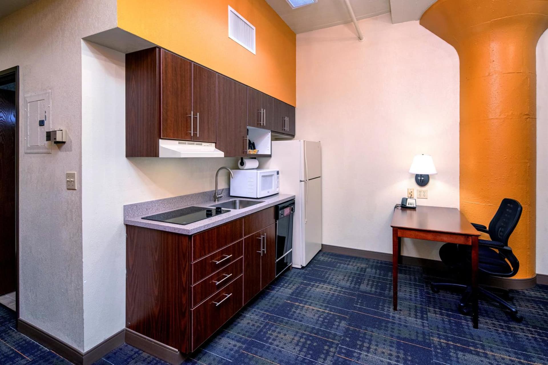 The Suites Hotel at Waterfront Plaza gallery photo in Duluth, MN — image 9