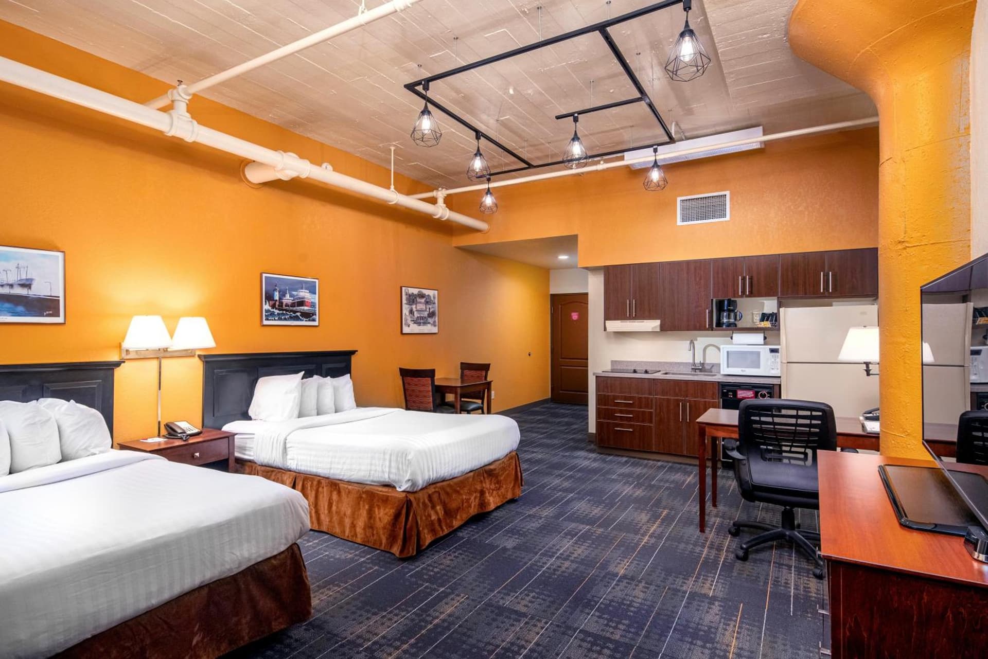 The Suites Hotel at Waterfront Plaza gallery photo in Duluth, MN — image 8