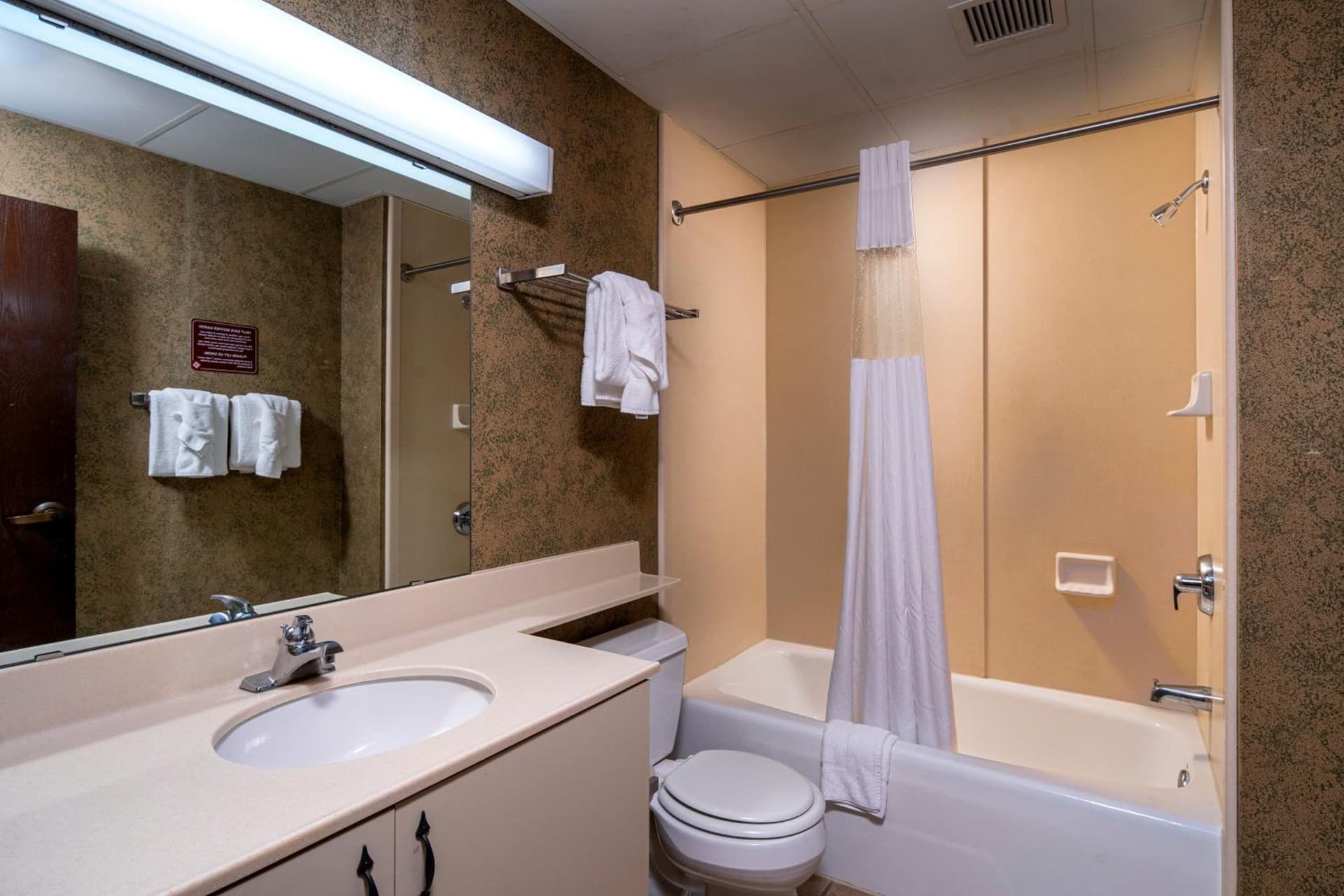 The Suites Hotel at Waterfront Plaza gallery photo in Duluth, MN — image 23