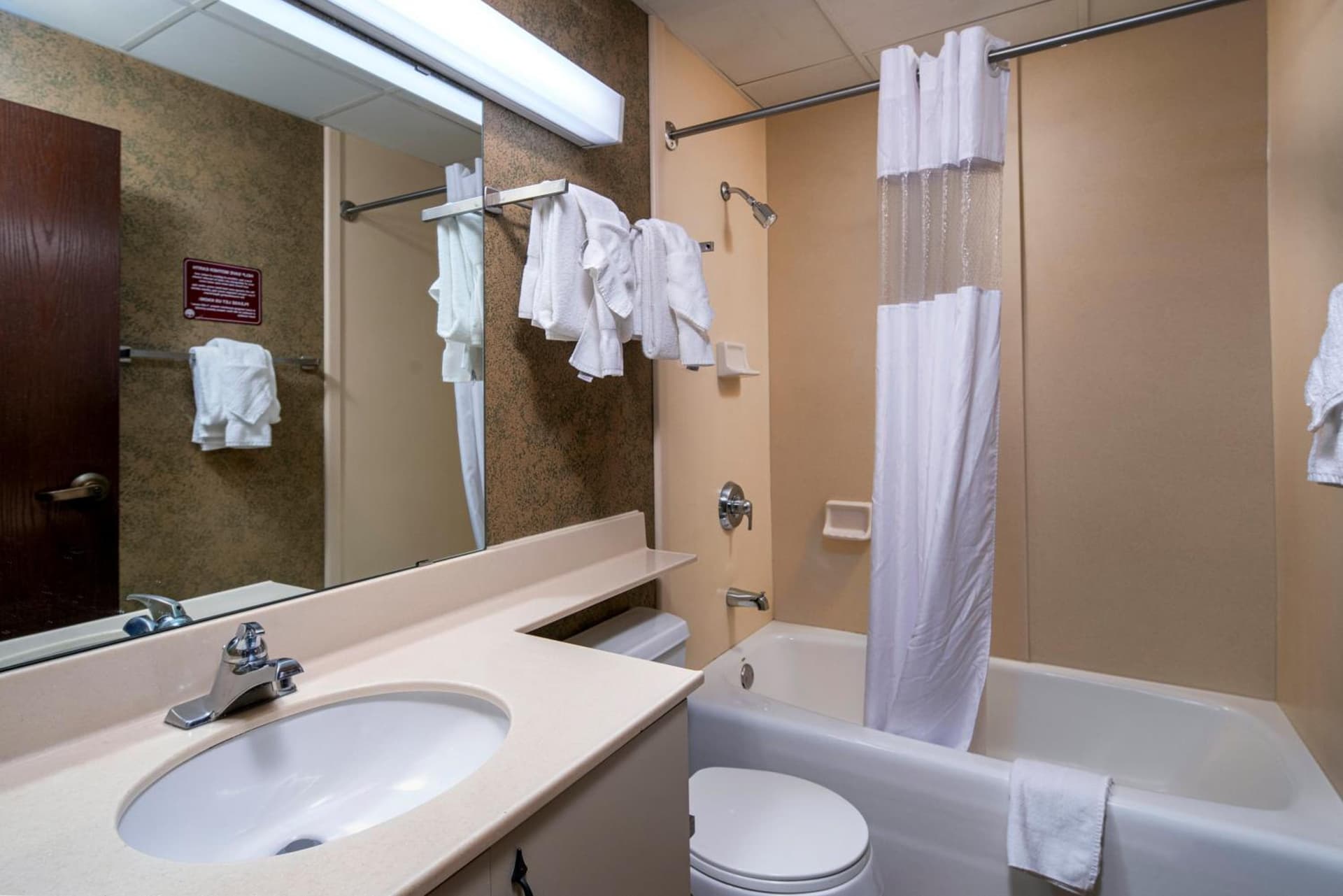 The Suites Hotel at Waterfront Plaza gallery photo in Duluth, MN — image 12