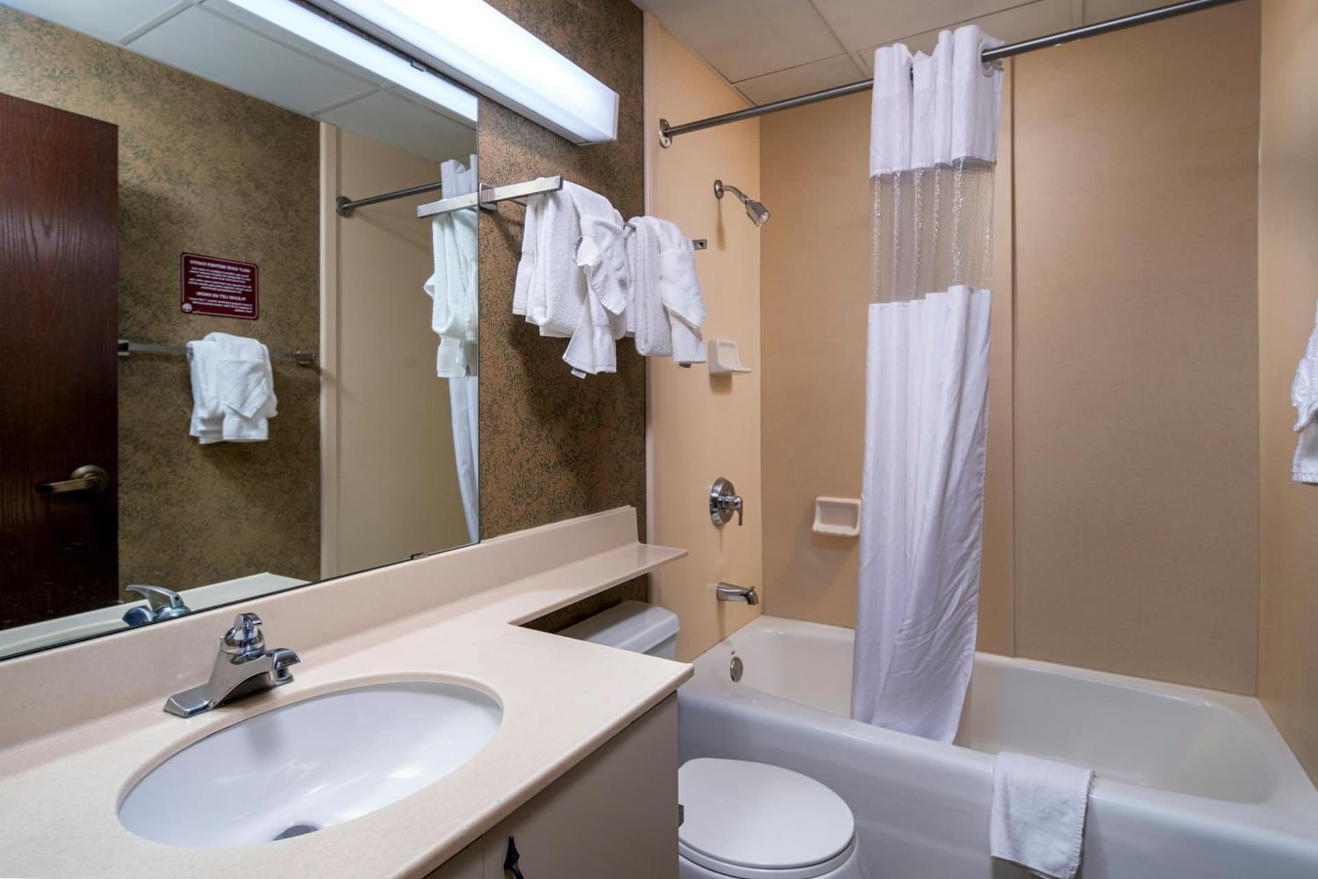 The Suites Hotel at Waterfront Plaza gallery photo in Duluth, MN — image 29