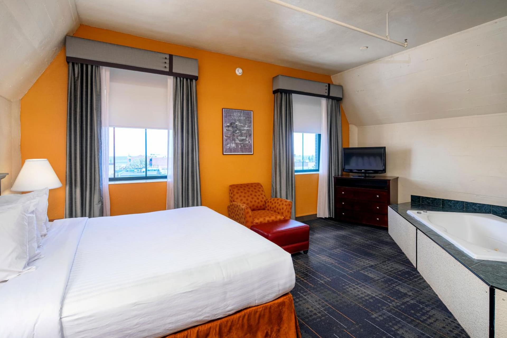 The Suites Hotel at Waterfront Plaza gallery photo in Duluth, MN — image 39