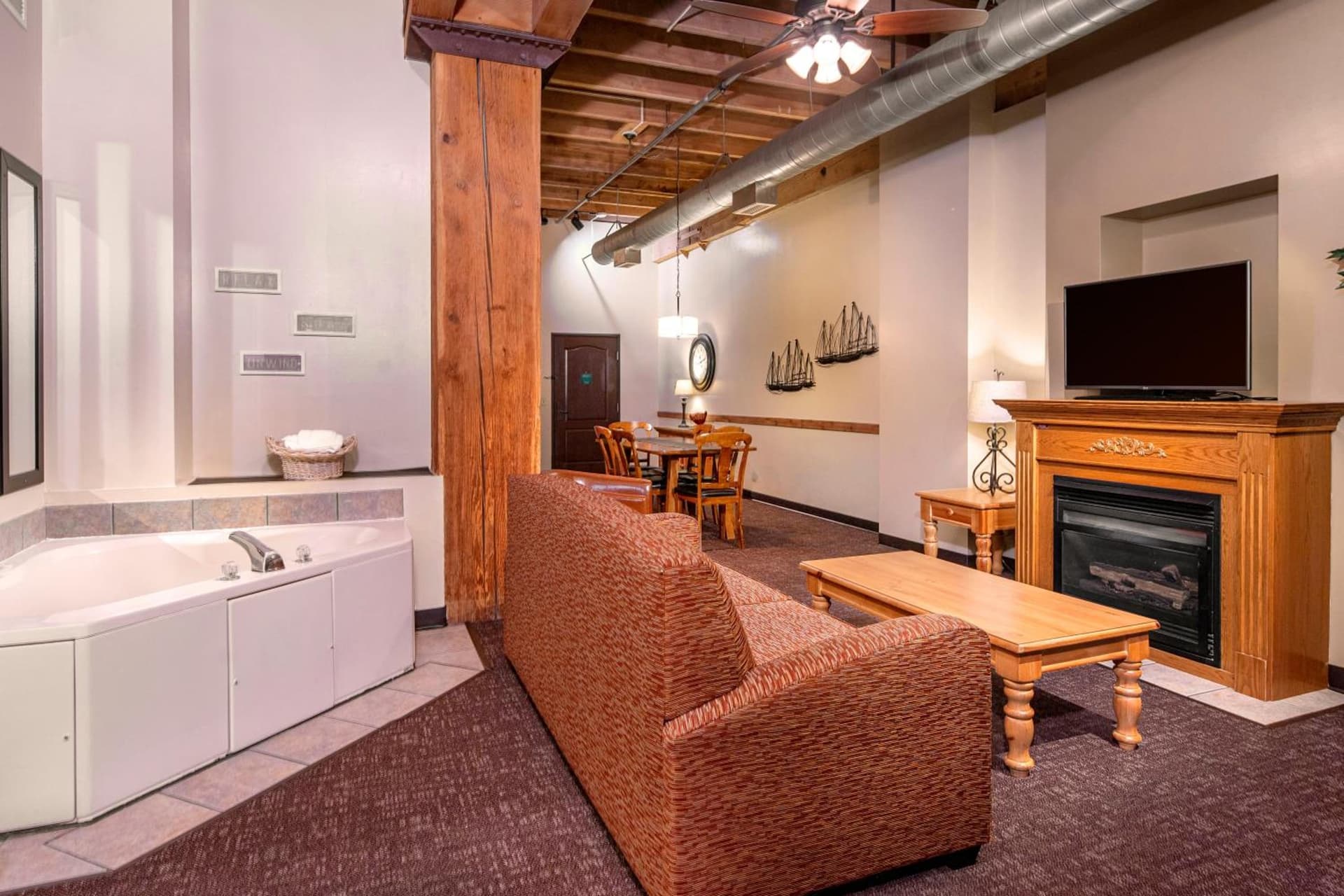 The Suites Hotel at Waterfront Plaza gallery photo in Duluth, MN — image 19