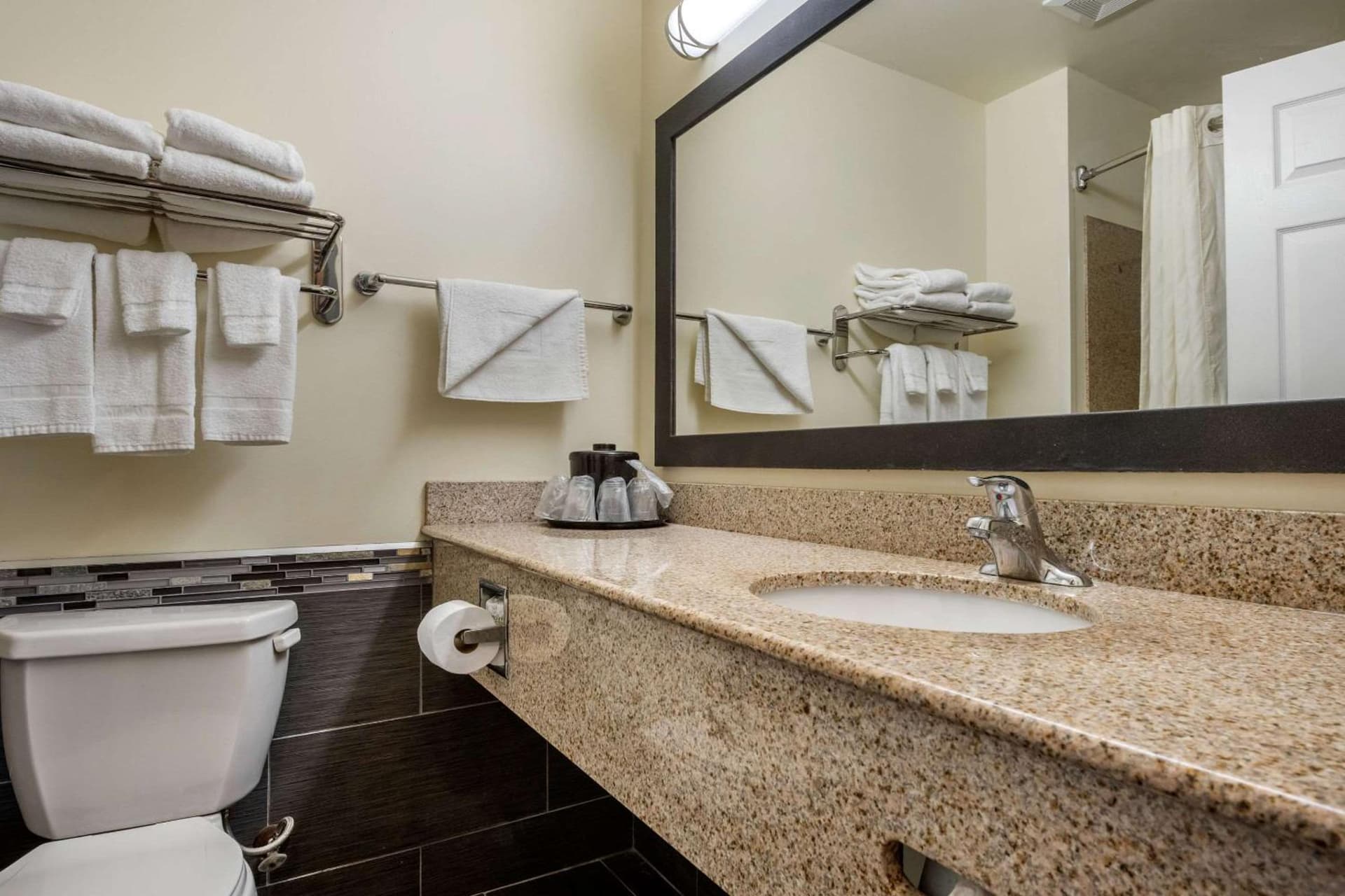 MainStay Suites Grantville - Hershey North gallery photo in Grantville, PA — image 5