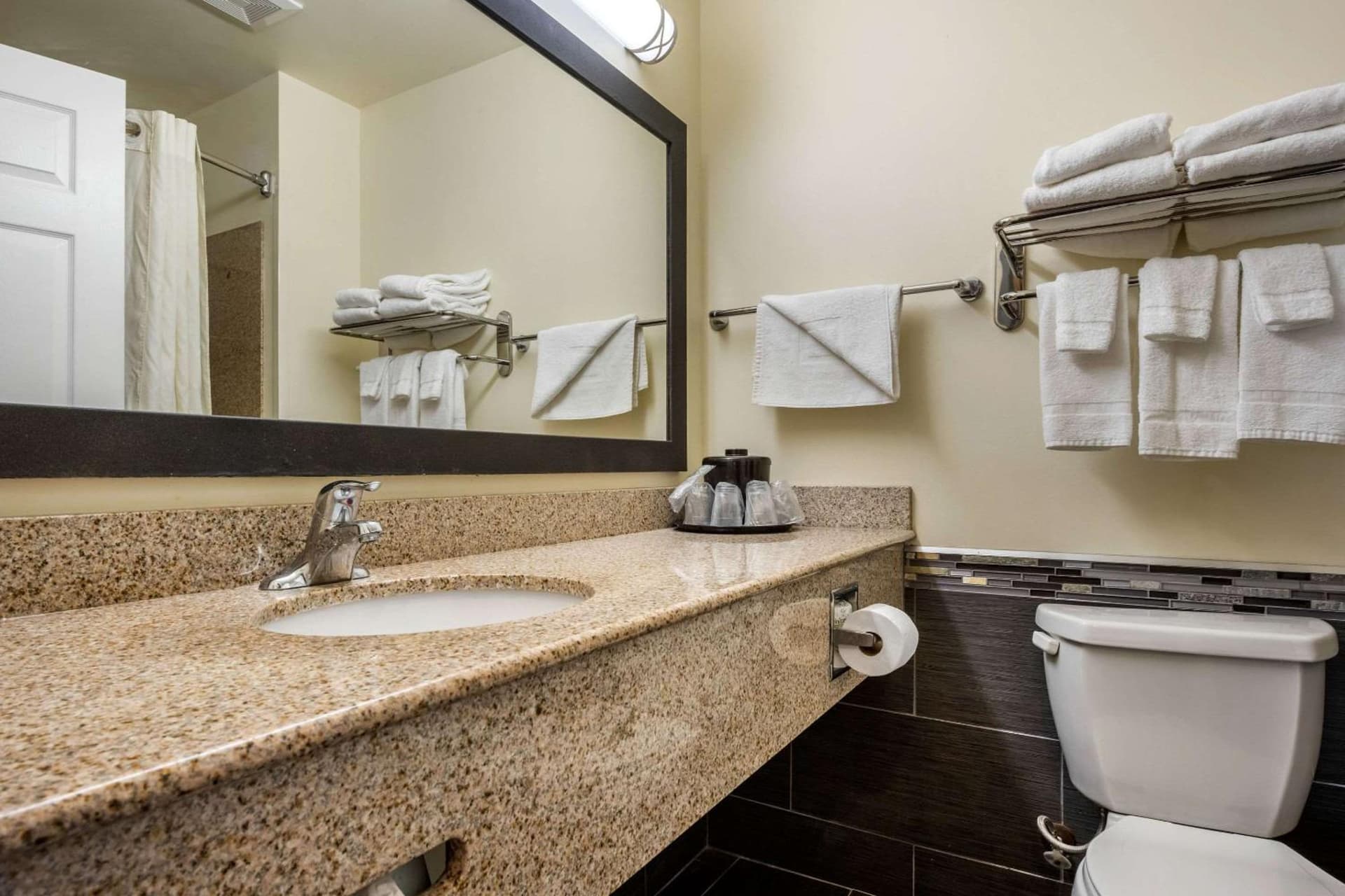 MainStay Suites Grantville - Hershey North gallery photo in Grantville, PA — image 31