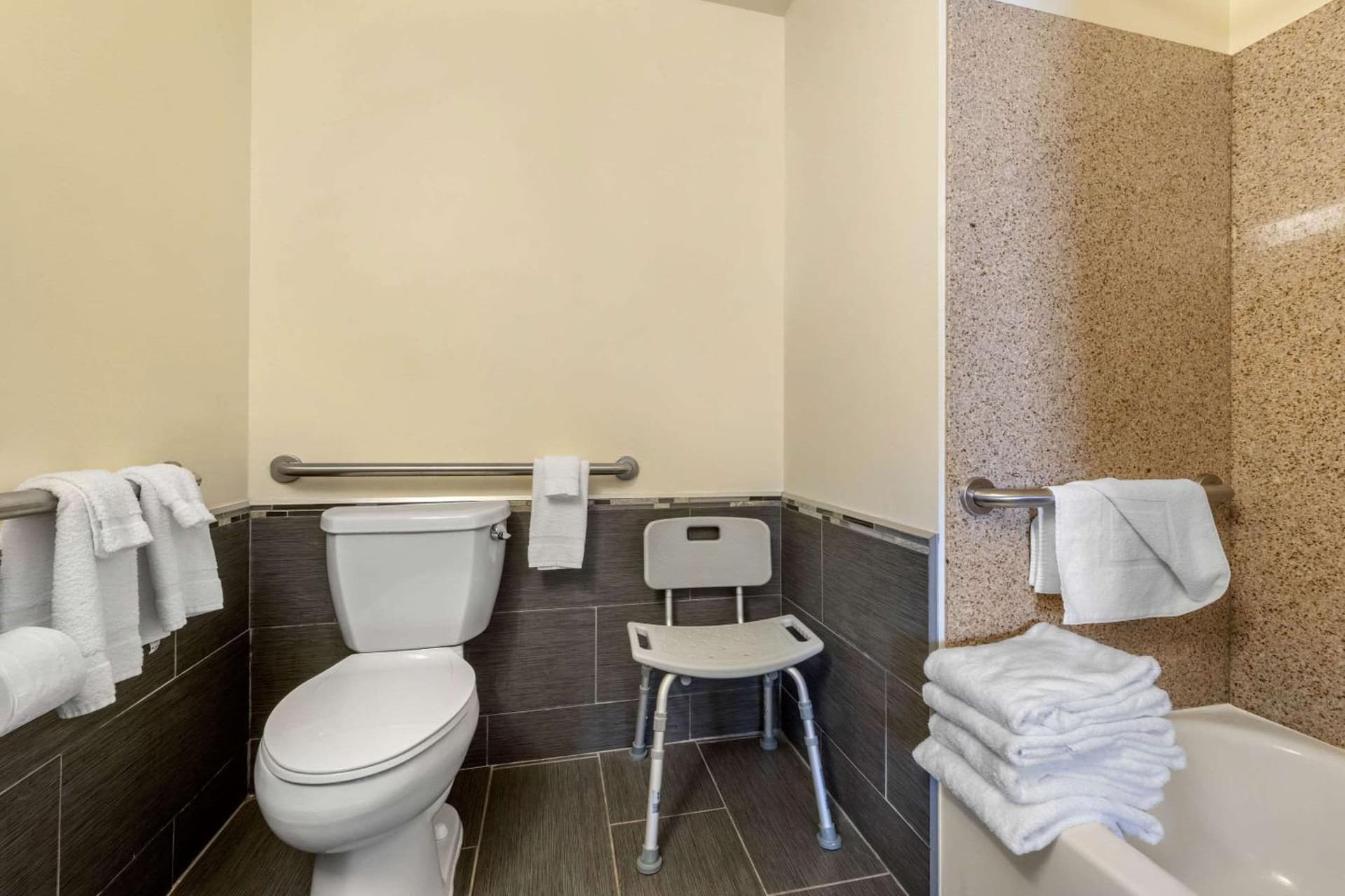 MainStay Suites Grantville - Hershey North gallery photo in Grantville, PA — image 37