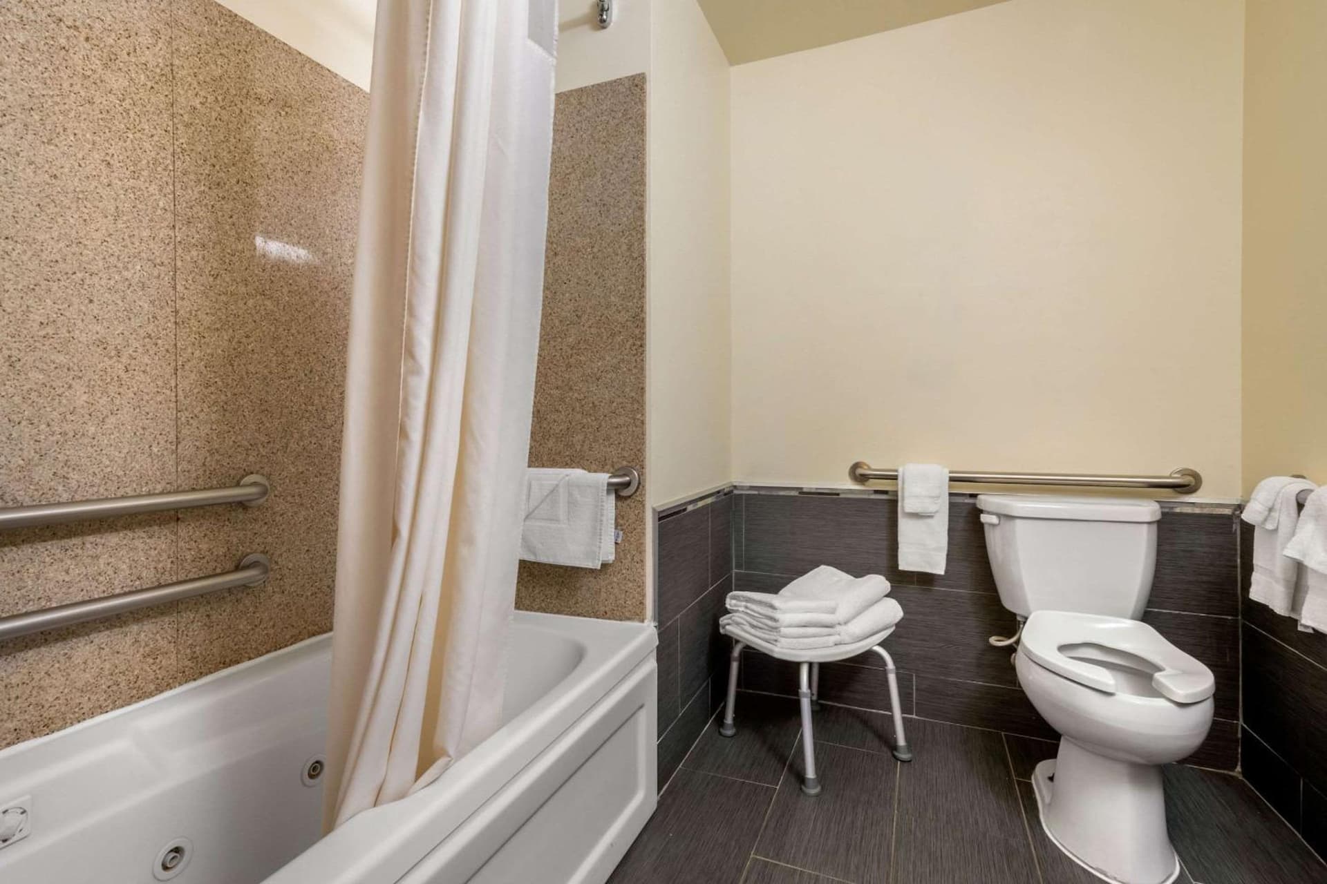 MainStay Suites Grantville - Hershey North gallery photo in Grantville, PA — image 49