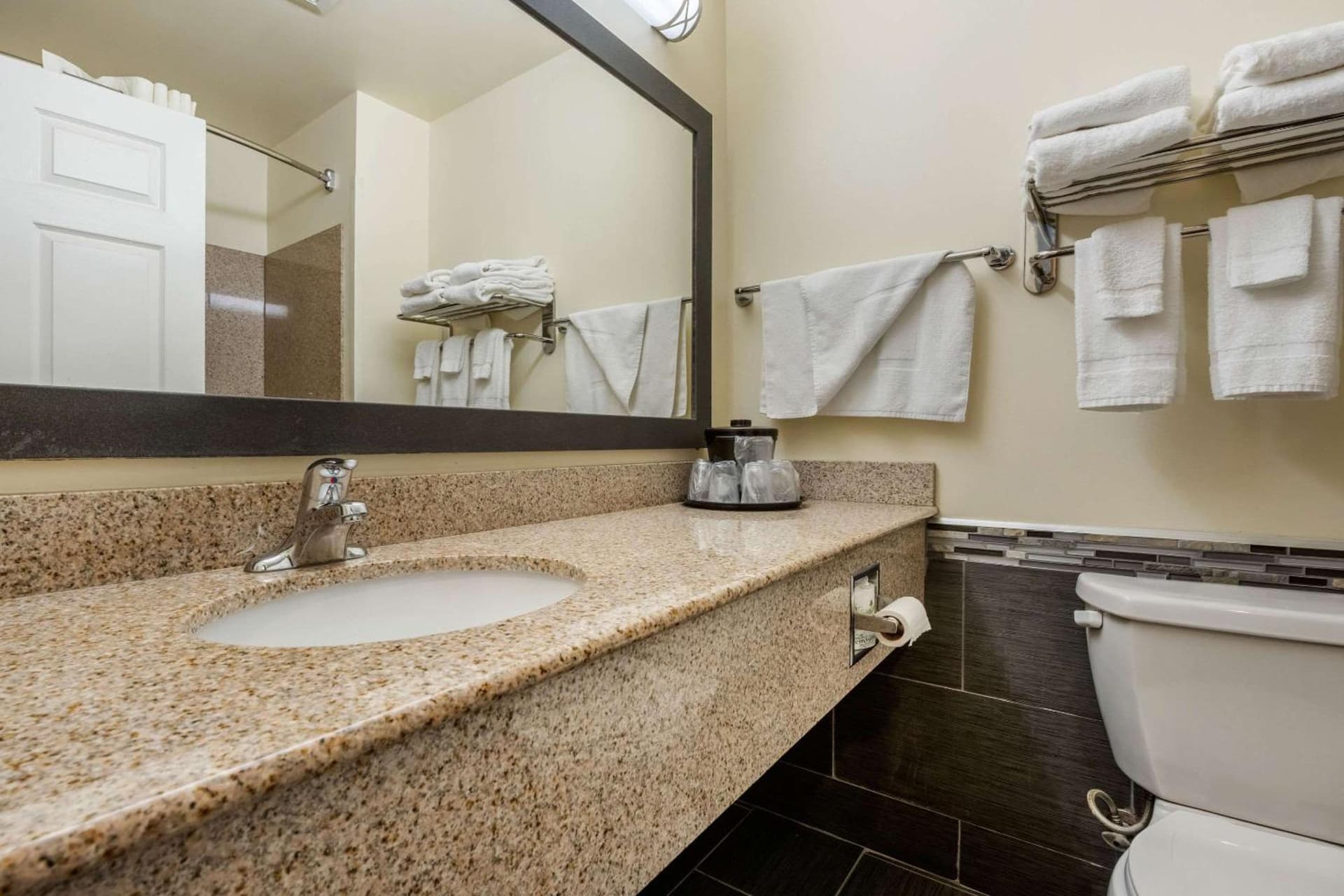MainStay Suites Grantville - Hershey North gallery photo in Grantville, PA — image 8