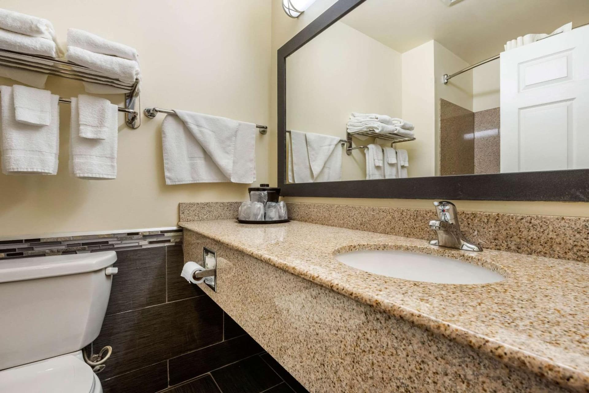 MainStay Suites Grantville - Hershey North gallery photo in Grantville, PA — image 10