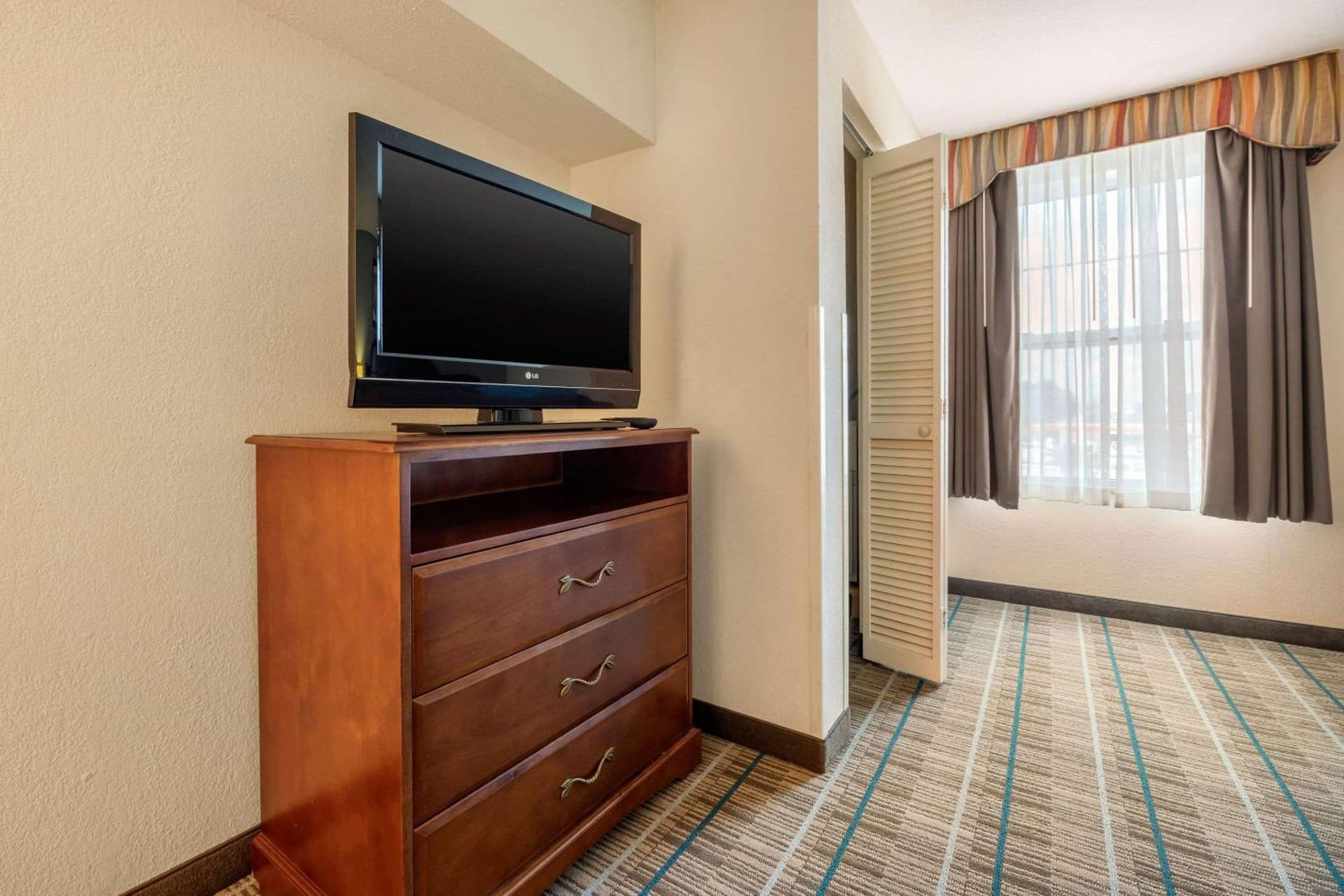 MainStay Suites Grantville - Hershey North interior in Grantville, PA — gallery photo 2