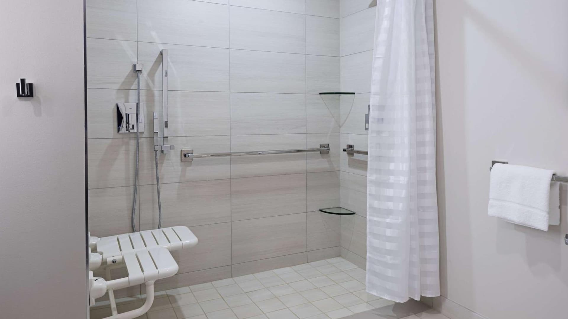 Hyatt House Jersey City gallery photo in Jersey City, NJ — image 35