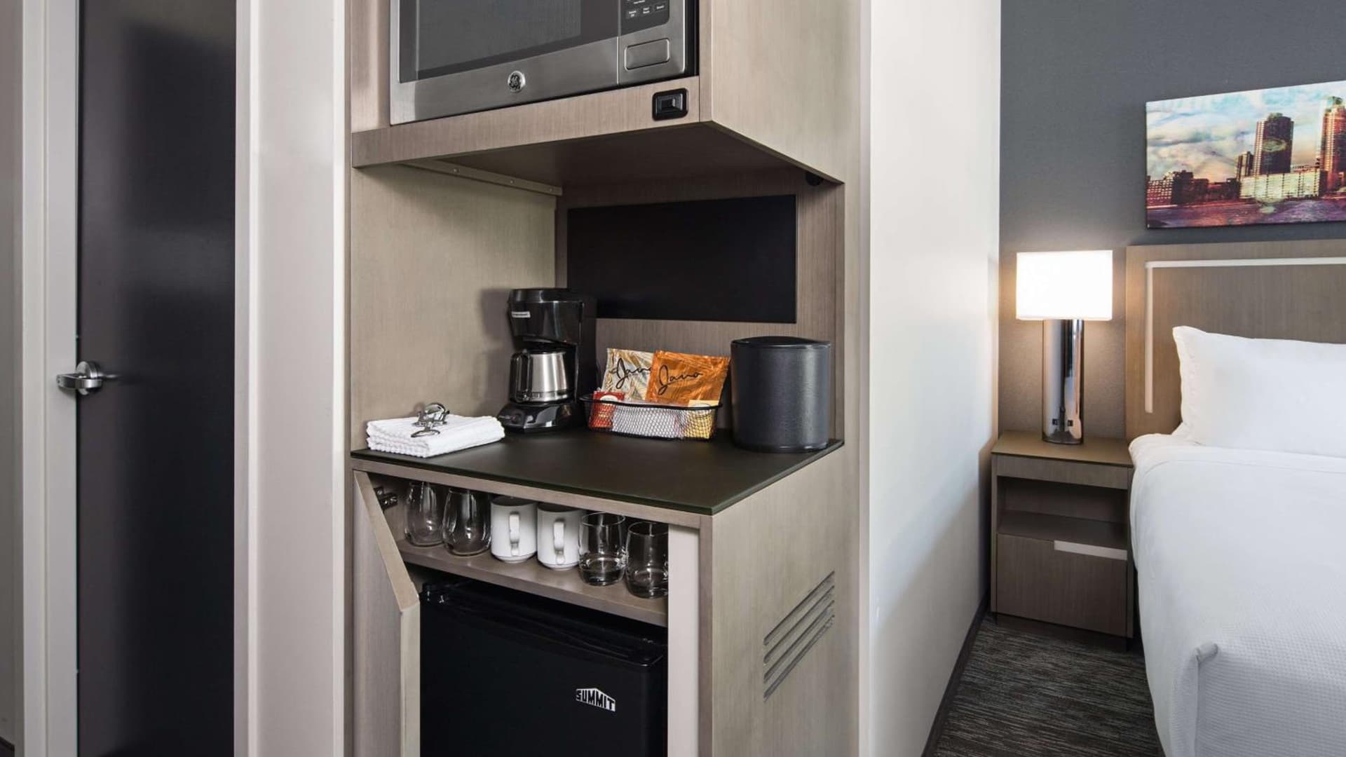 Hyatt House Jersey City gallery photo in Jersey City, NJ — image 14
