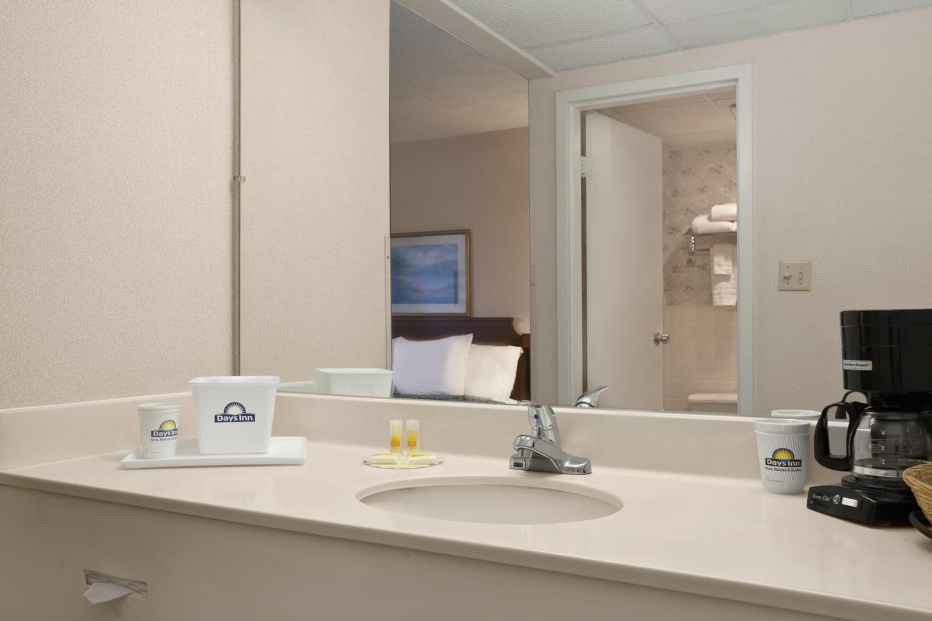Days Inn by Wyndham Reading Wyomissing gallery photo in Reading, PA — image 15