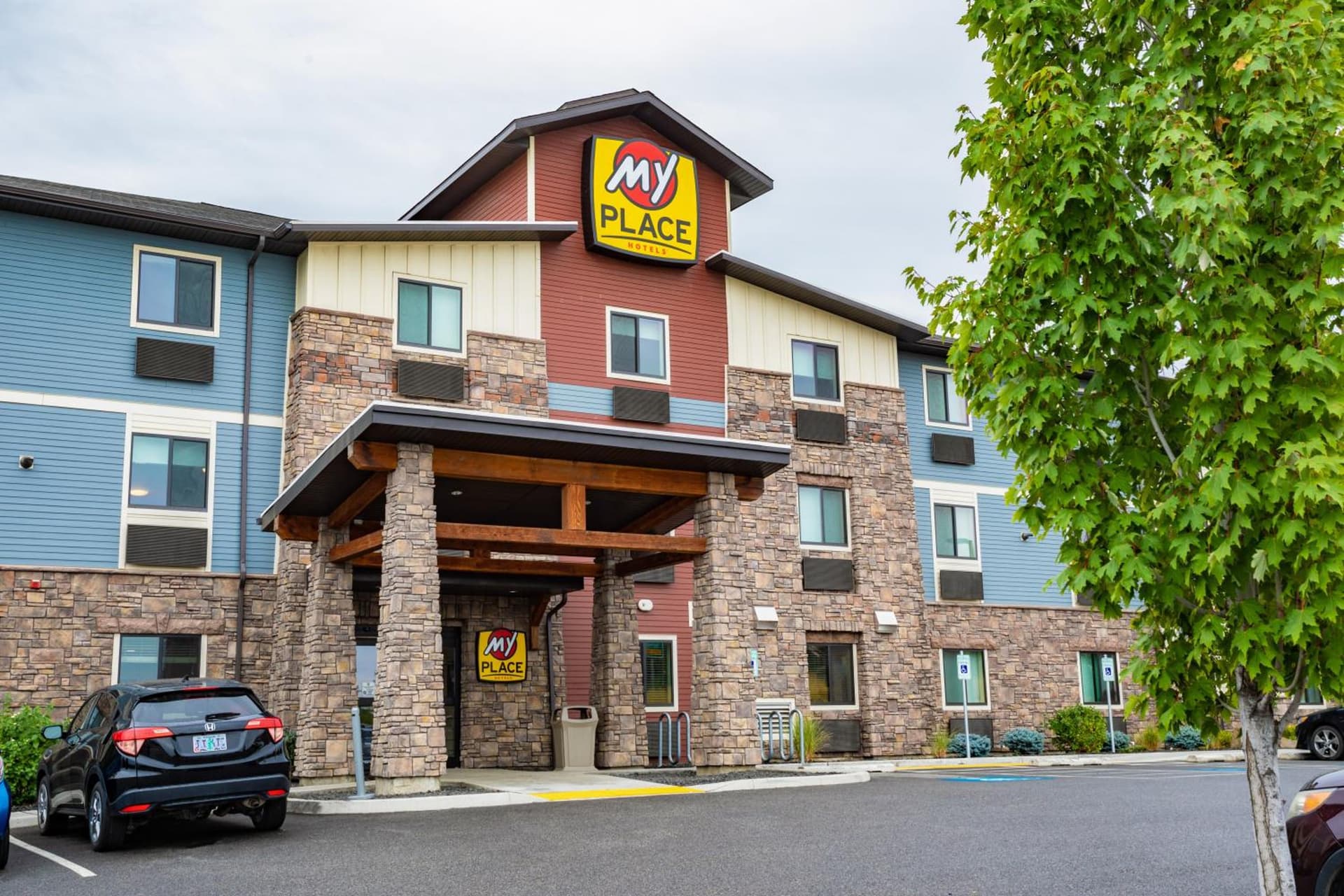 MainStay Suites Spokane Valley featured exterior or lobby in Spokane Valley, WA — similar hotel