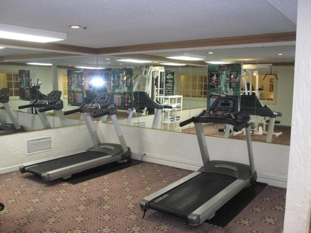 Chateau Hotel and Conference Center gallery photo in Bloomington, IL — image 31
