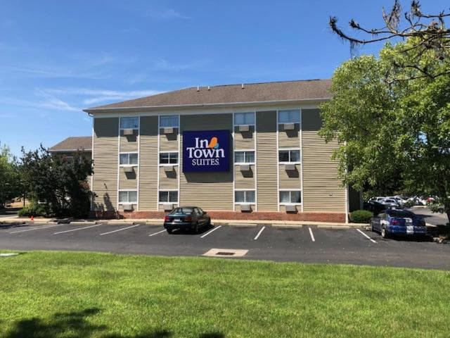 InTown Suites Extended Stay Columbus OH - I-70E Hamilton Rd featured exterior or lobby in Columbus, OH — similar hotel