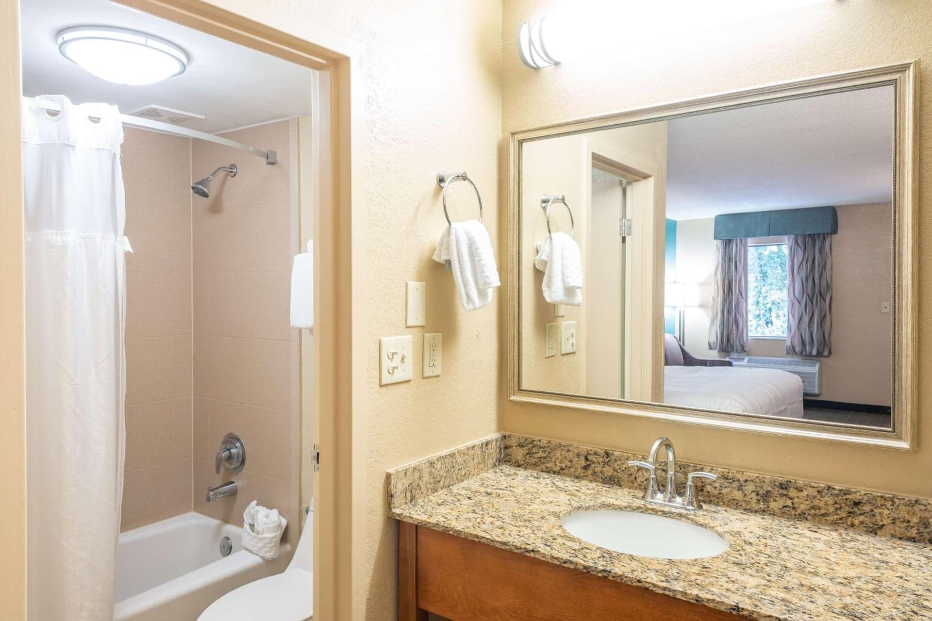 Best Western Charleston Inn interior in Charleston, SC — gallery photo 2