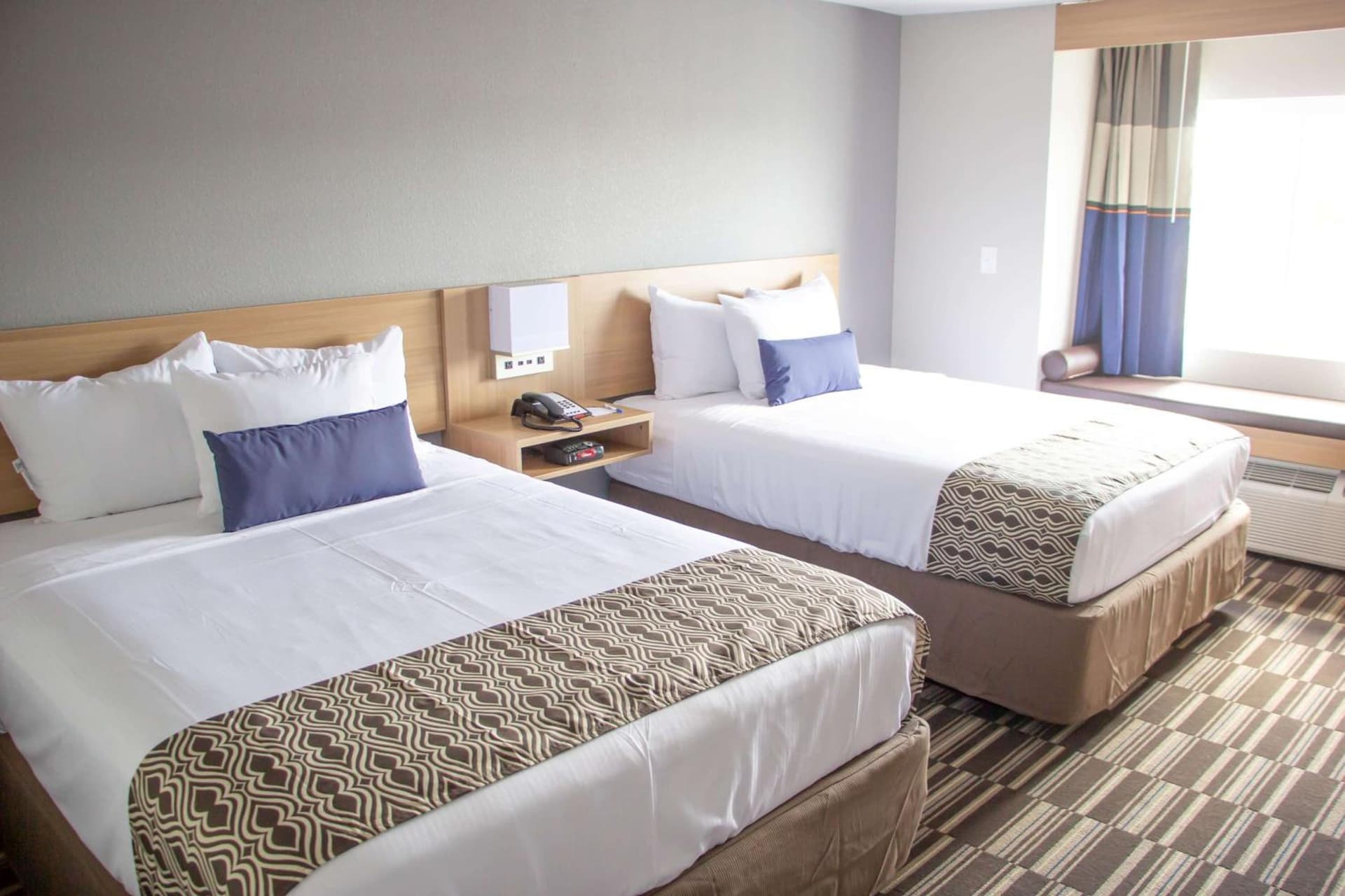 Microtel Inn & Suites by Wyndham Camp Lejeune/Jacksonville gallery photo in Jacksonville, NC — image 11