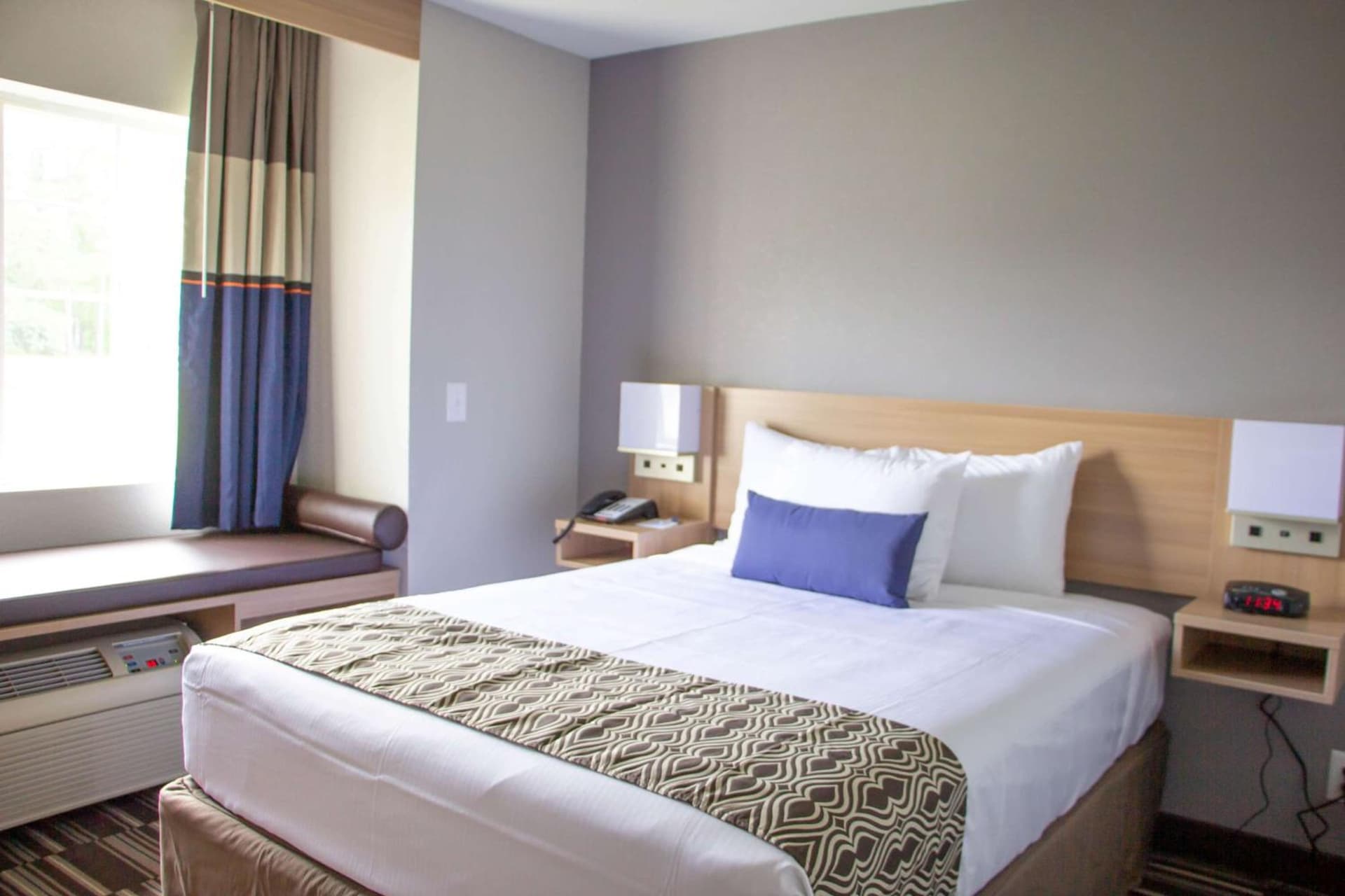 Microtel Inn & Suites by Wyndham Camp Lejeune/Jacksonville gallery photo in Jacksonville, NC — image 14