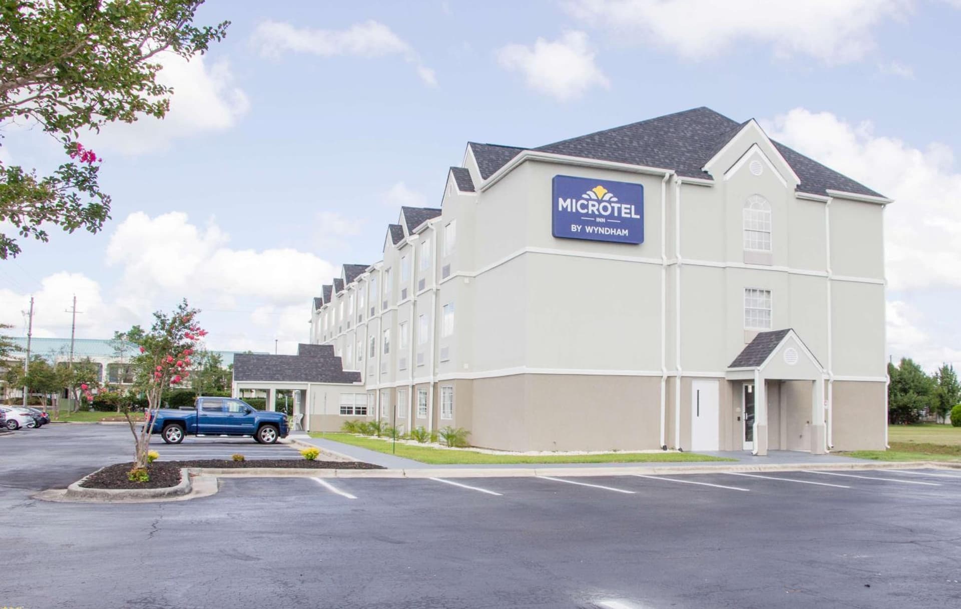 Microtel Inn & Suites by Wyndham Camp Lejeune/Jacksonville interior in Jacksonville, NC — gallery photo 2