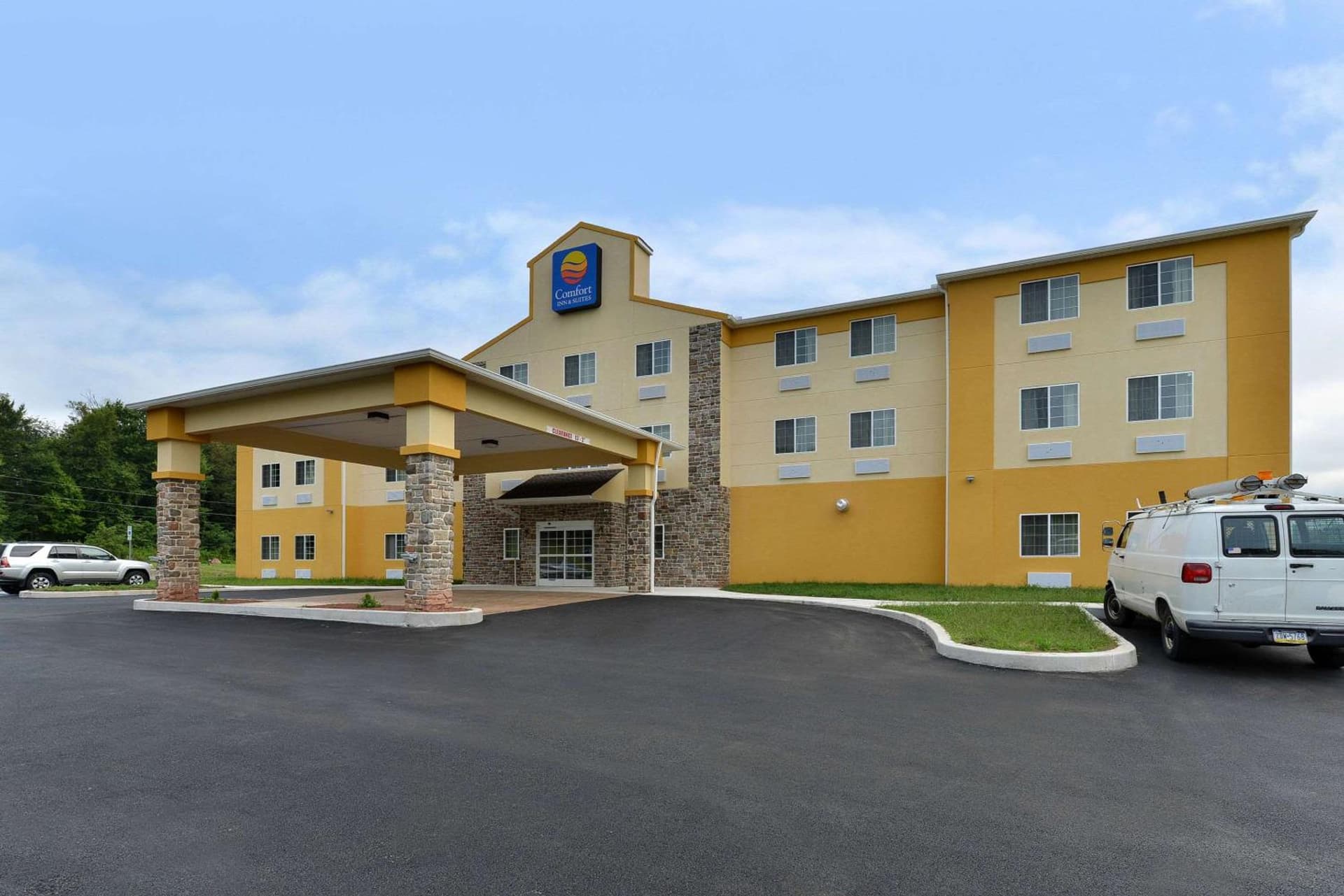 Days Inn & Suites by Wyndham Manheim Lebanon property views in Manheim, PA — gallery photo 3