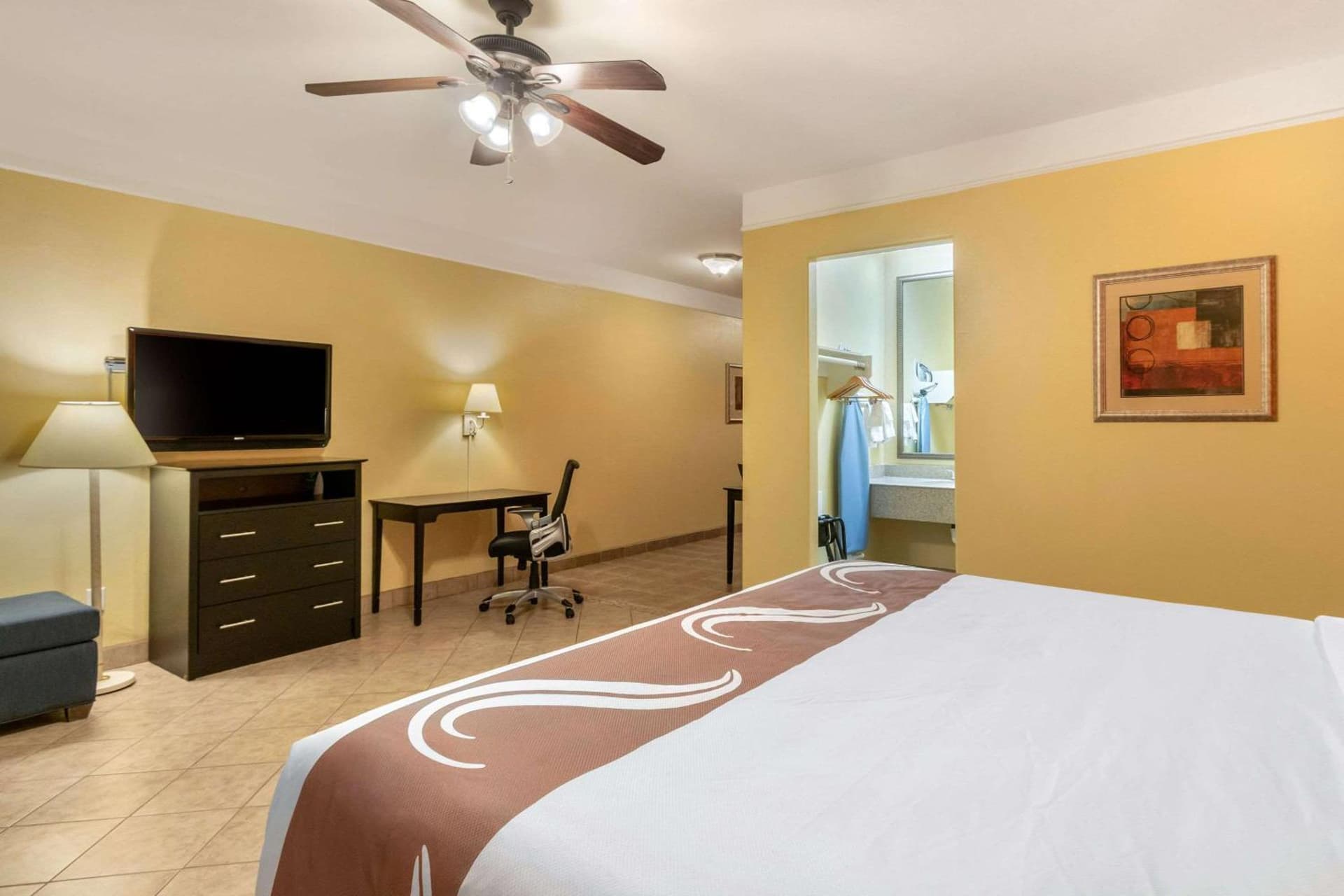 Quality Inn & Suites at The Outlets Mercedes-Weslaco interior in Mercedes, TX — gallery photo 2