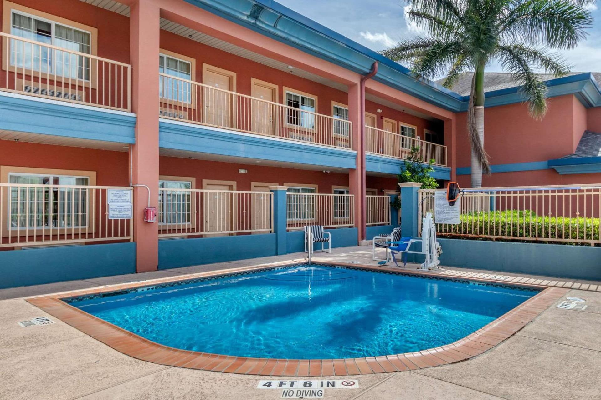 Quality Inn & Suites at The Outlets Mercedes-Weslaco gallery photo in Mercedes, TX — image 5