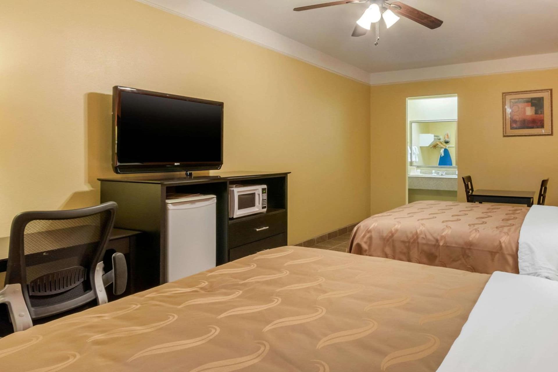 Quality Inn & Suites at The Outlets Mercedes-Weslaco gallery photo in Mercedes, TX — image 7