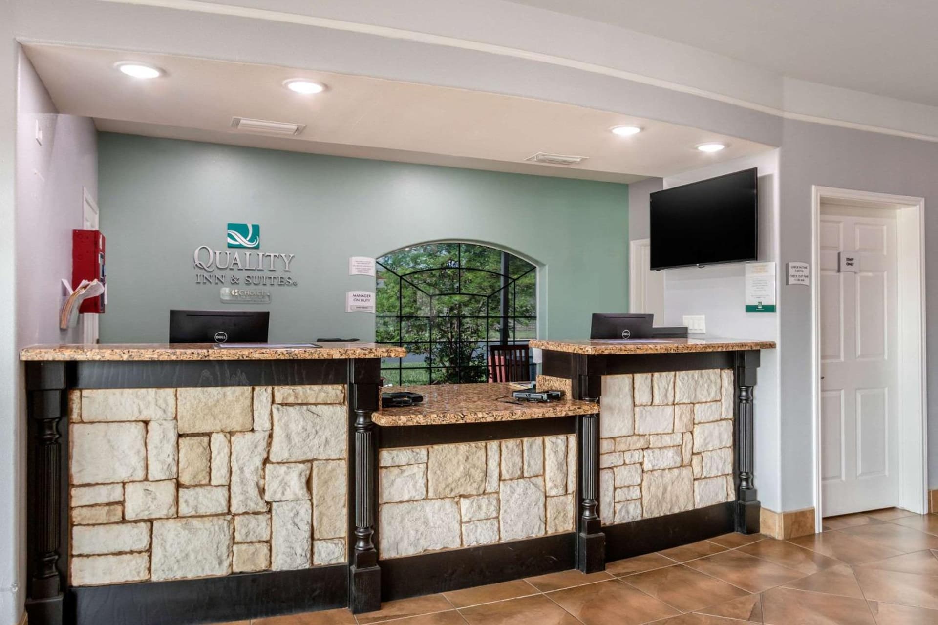 Quality Inn & Suites at The Outlets Mercedes-Weslaco gallery photo in Mercedes, TX — image 8