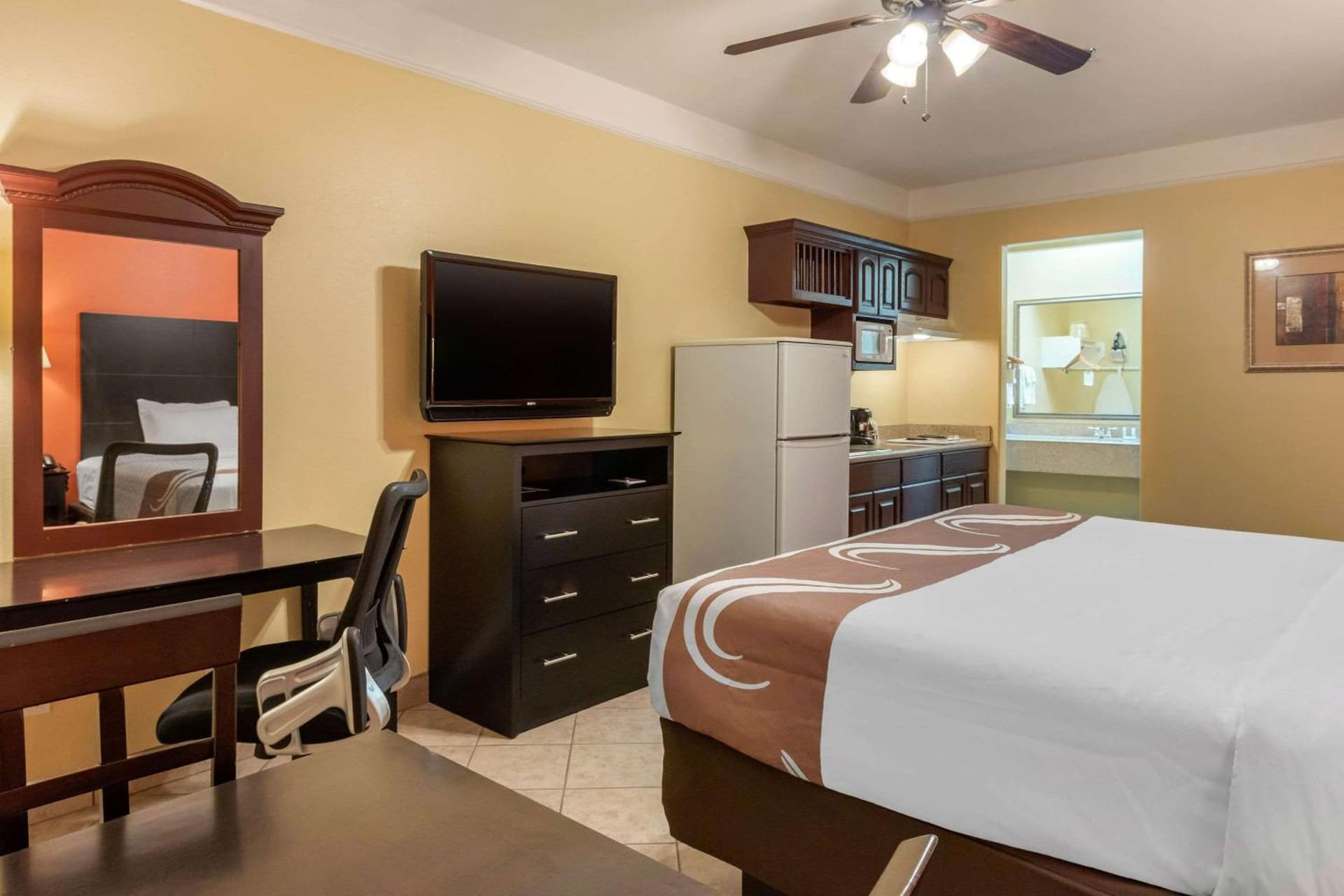 Quality Inn & Suites at The Outlets Mercedes-Weslaco gallery photo in Mercedes, TX — image 28
