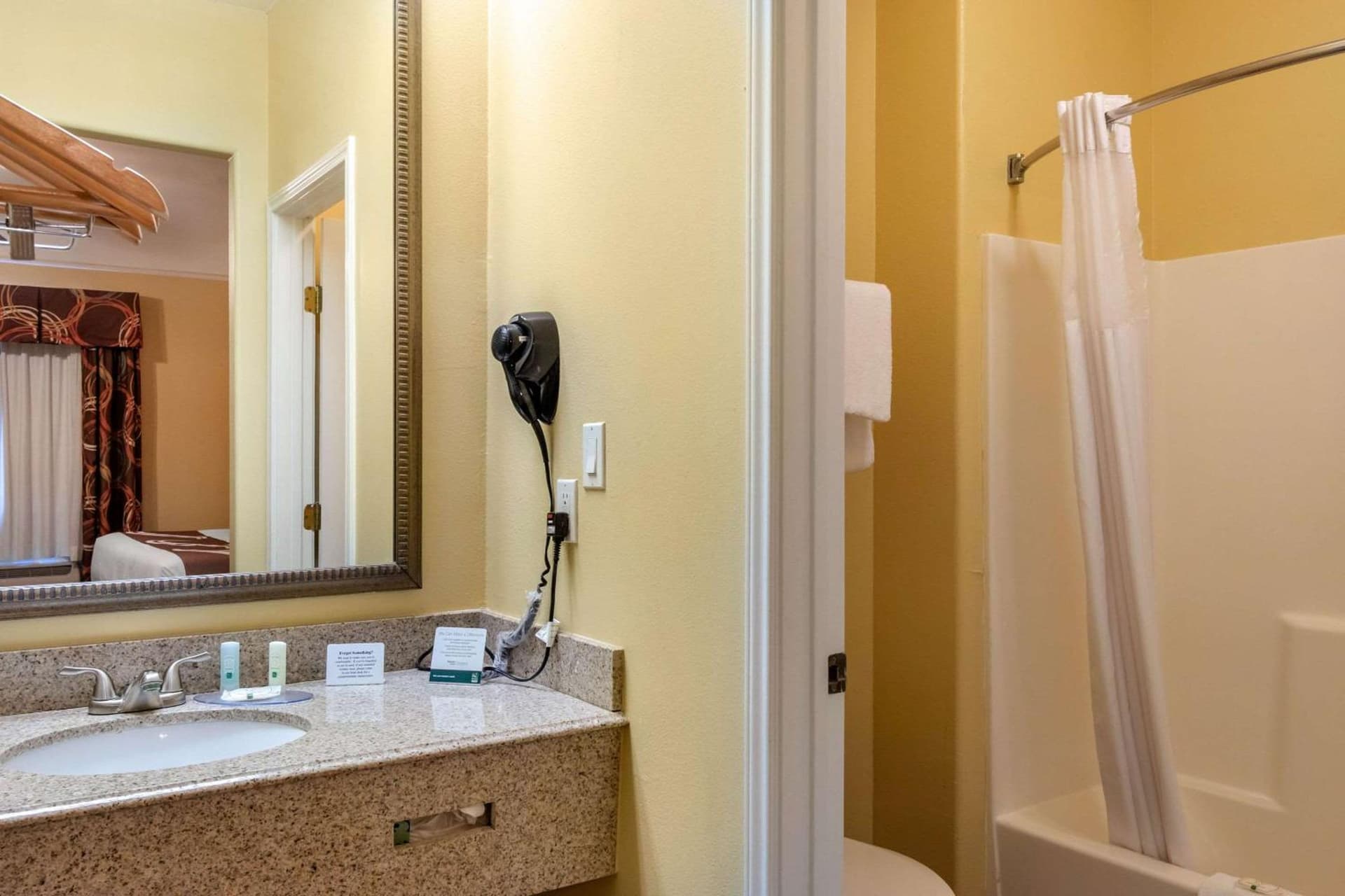 Quality Inn & Suites at The Outlets Mercedes-Weslaco gallery photo in Mercedes, TX — image 33
