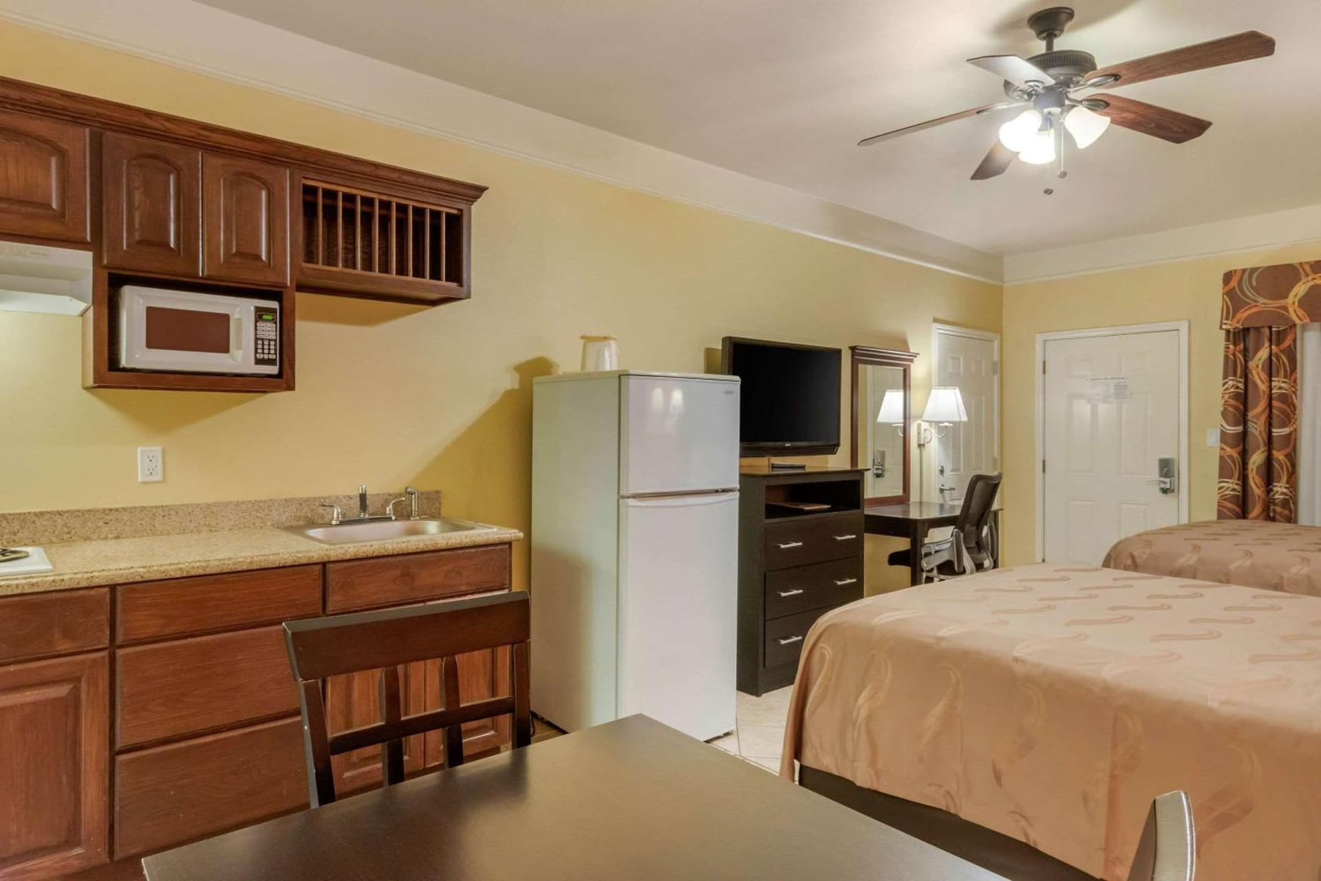 Quality Inn & Suites at The Outlets Mercedes-Weslaco property views in Mercedes, TX — gallery photo 3