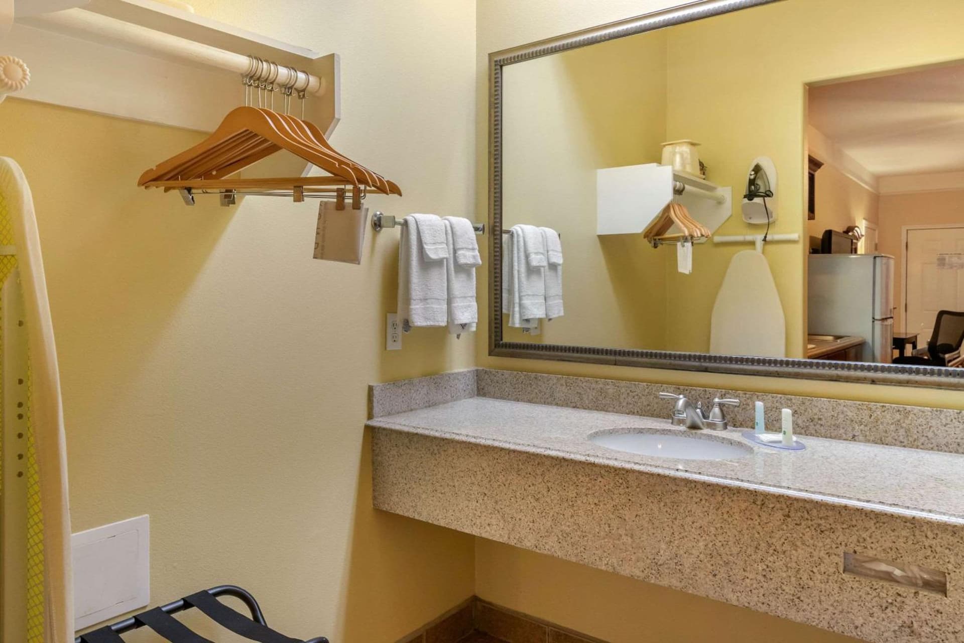 Quality Inn & Suites at The Outlets Mercedes-Weslaco gallery photo in Mercedes, TX — image 35