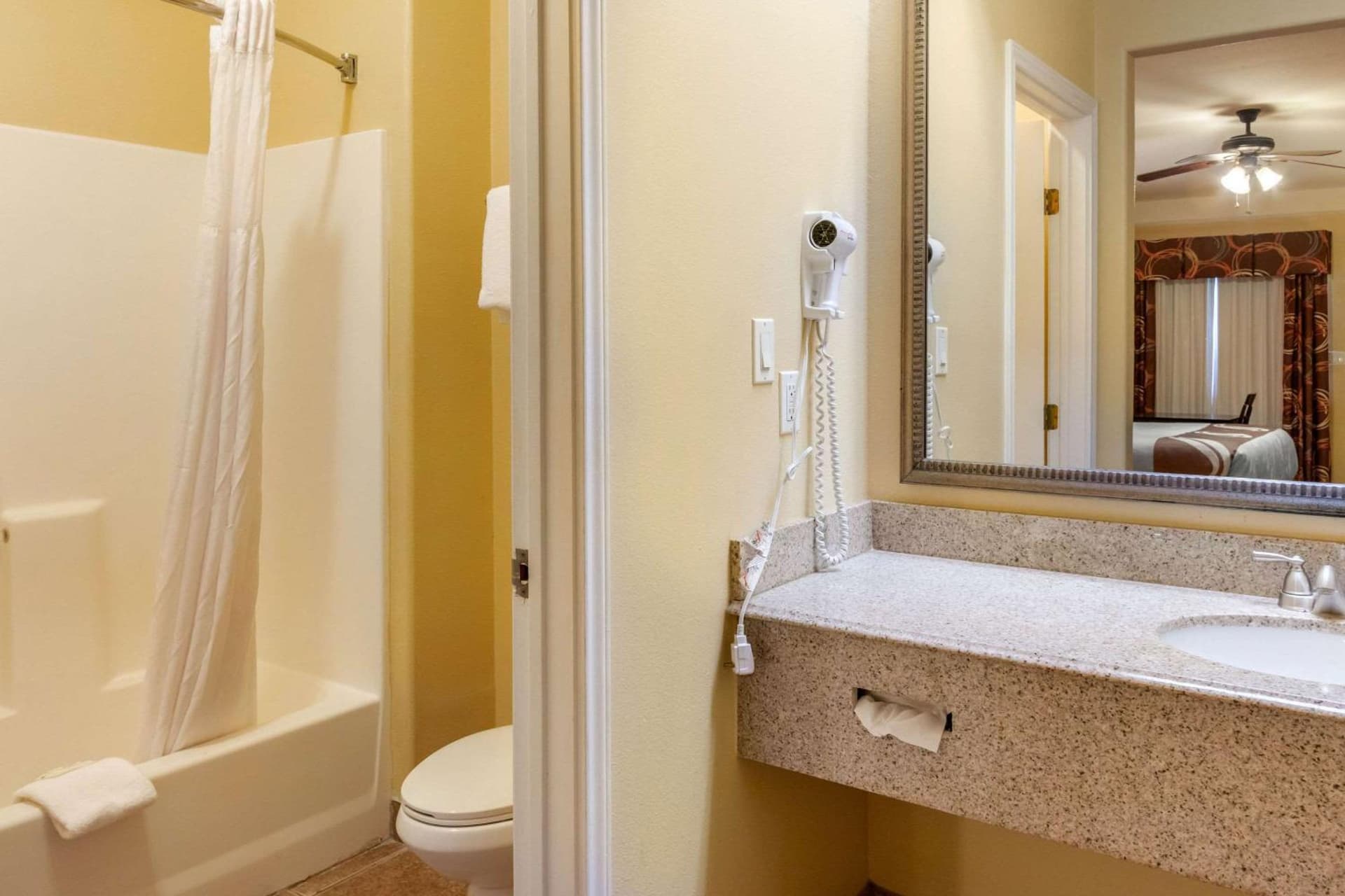 Quality Inn & Suites at The Outlets Mercedes-Weslaco gallery photo in Mercedes, TX — image 34