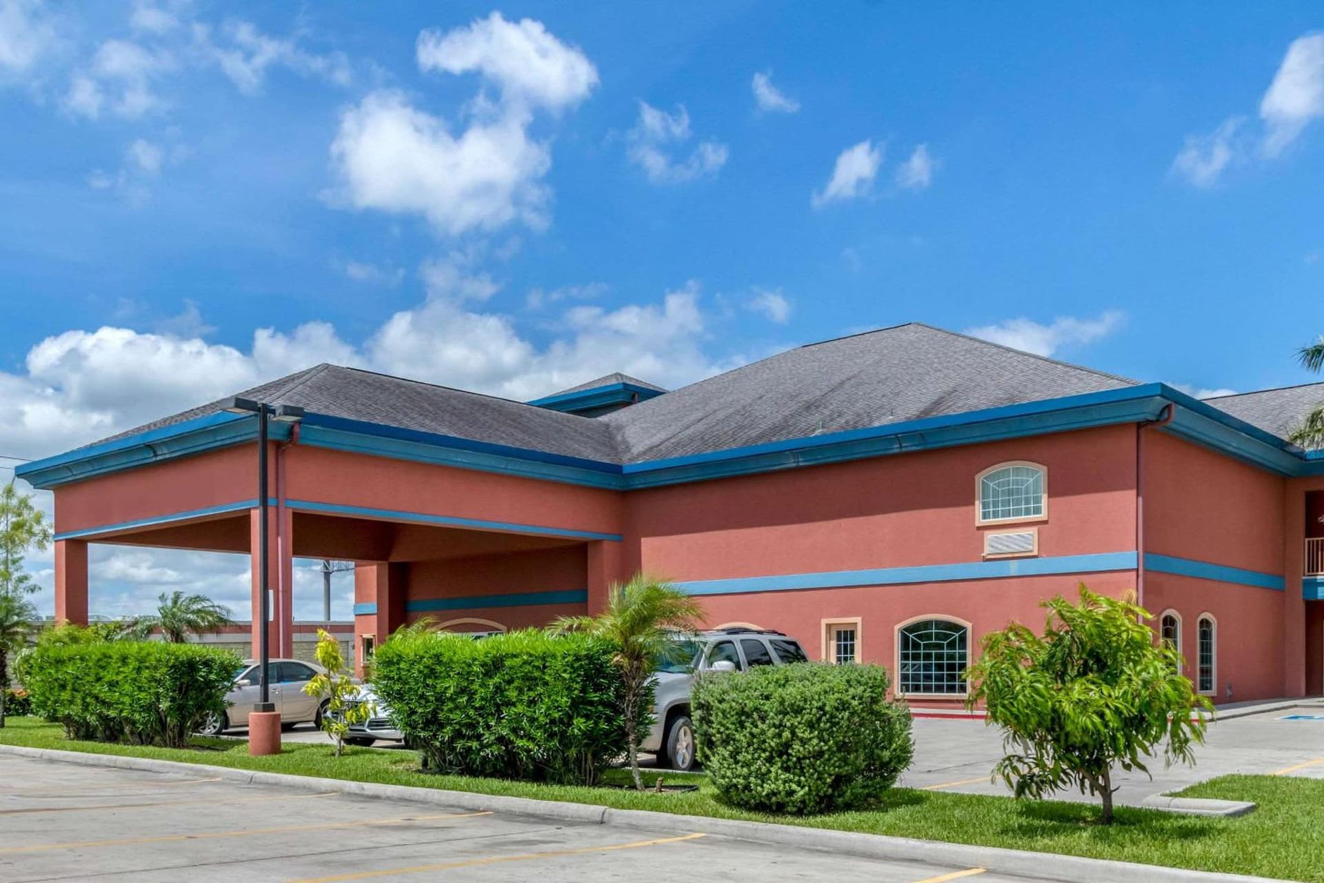 Quality Inn & Suites at The Outlets Mercedes-Weslaco gallery photo in Mercedes, TX — image 31