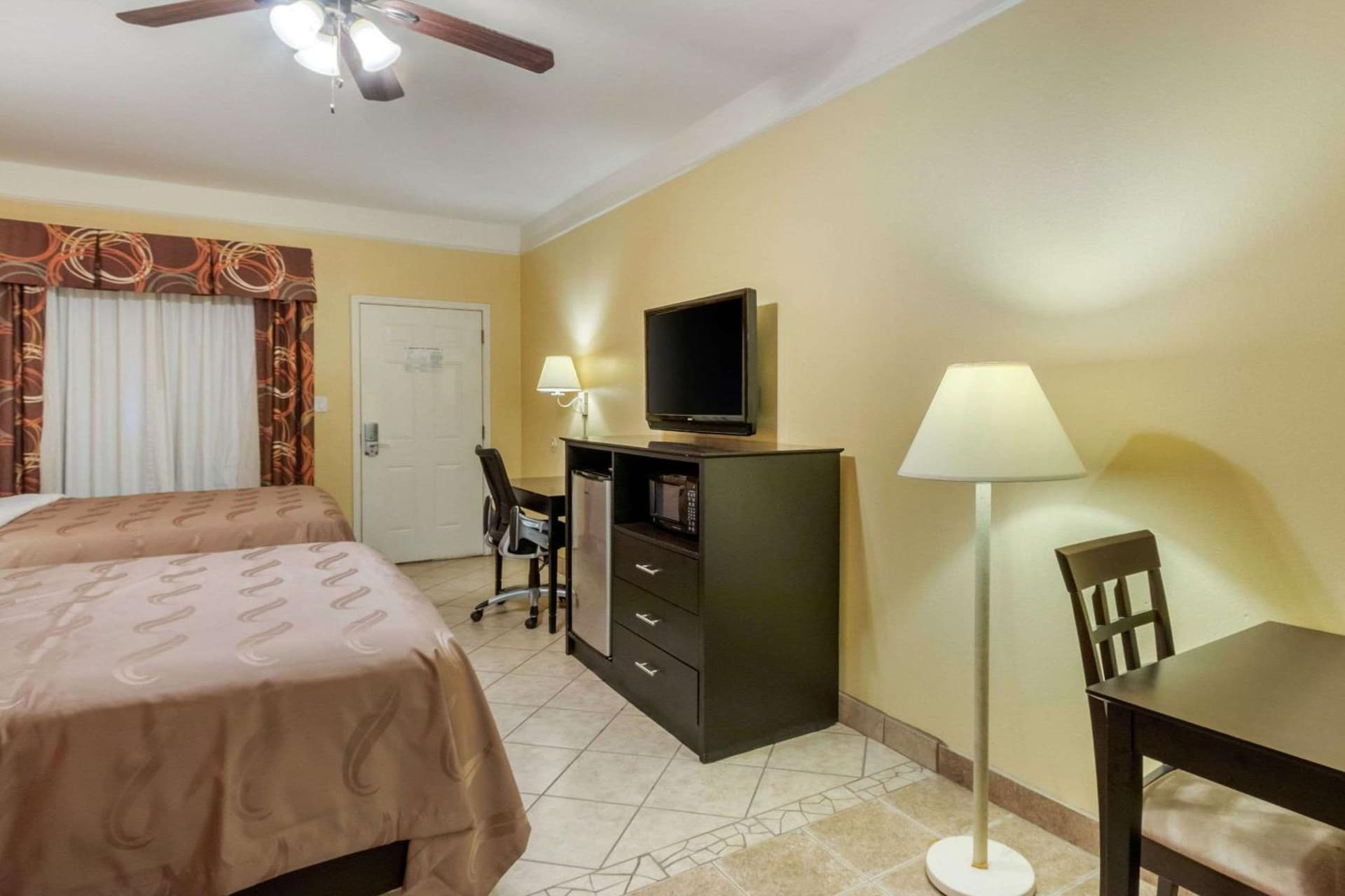 Quality Inn & Suites at The Outlets Mercedes-Weslaco property views in Mercedes, TX — gallery photo 3