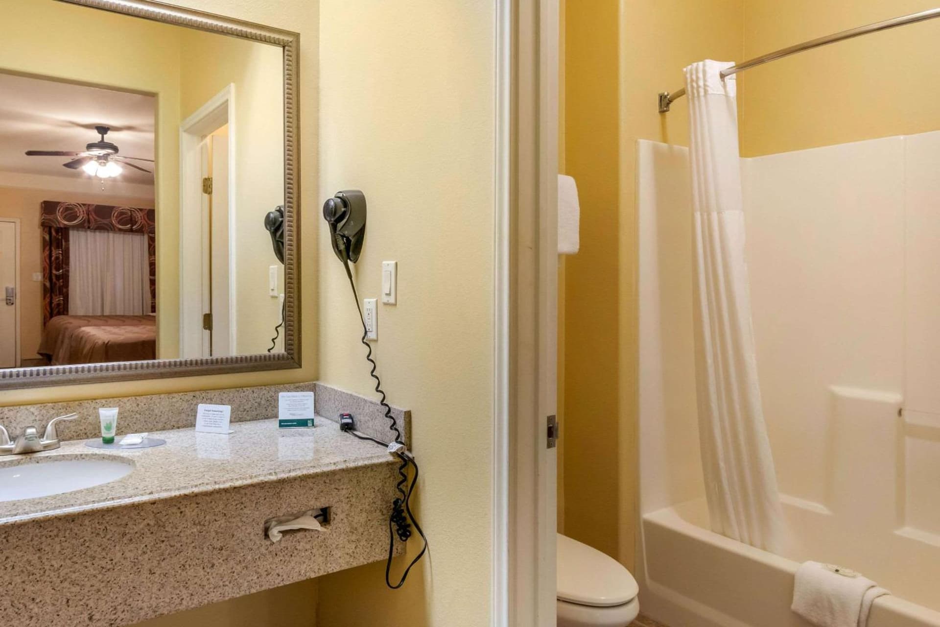 Quality Inn & Suites at The Outlets Mercedes-Weslaco interior in Mercedes, TX — gallery photo 2