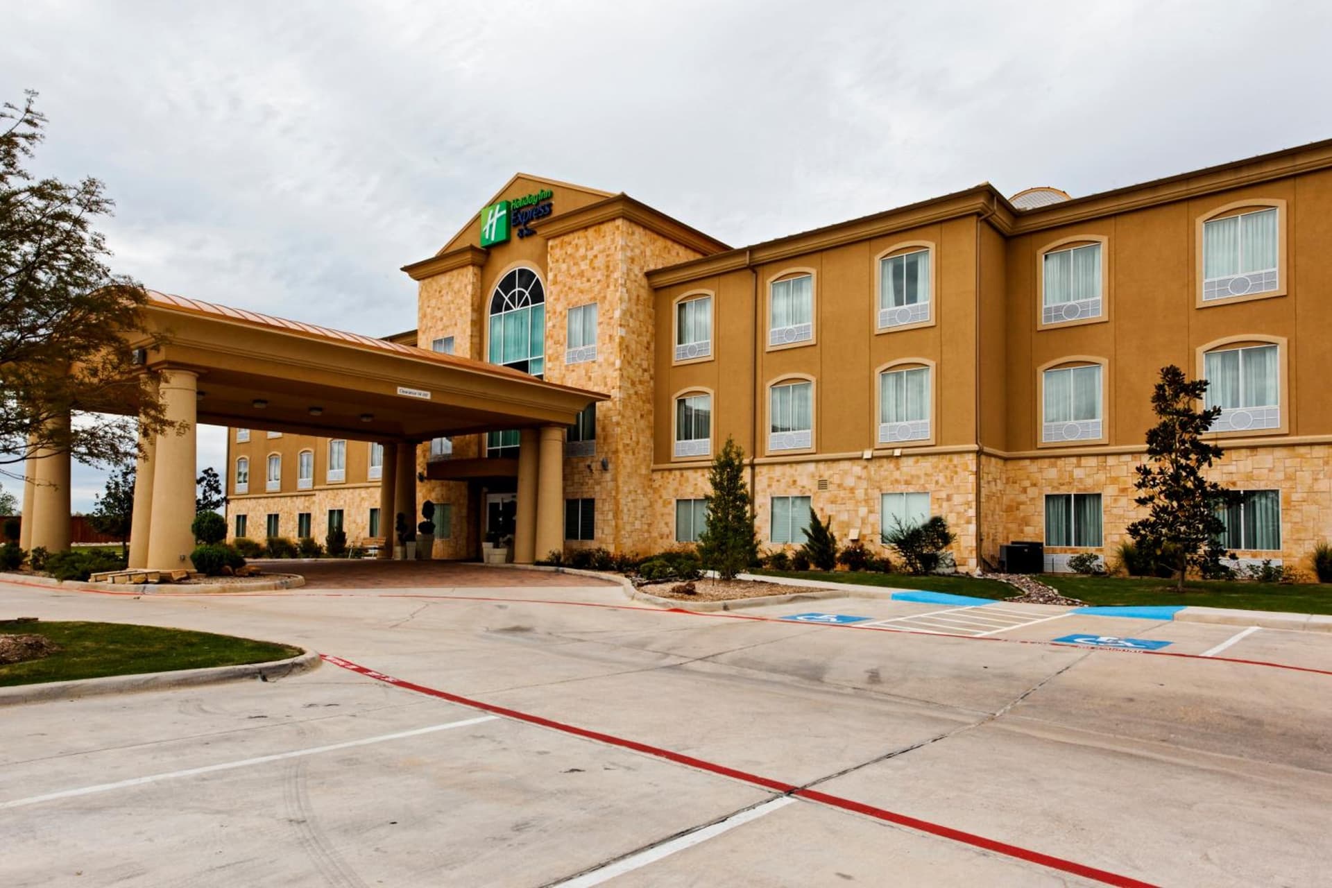 Holiday Inn Express Glen Rose by IHG interior in Glen Rose, TX — gallery photo 2